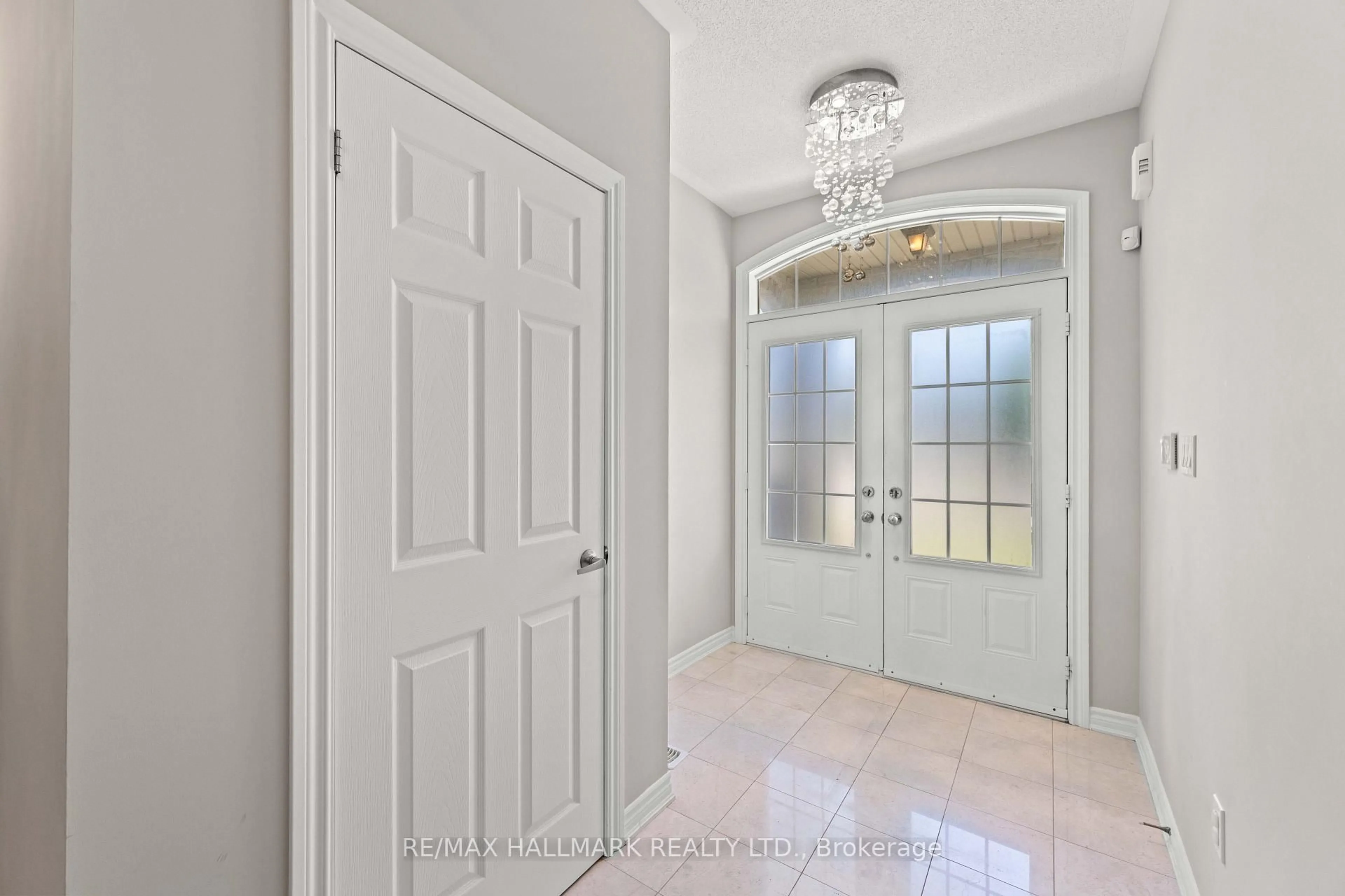 Indoor entryway for 15 Gamble Glen Cres, Richmond Hill Ontario L4S 2T3