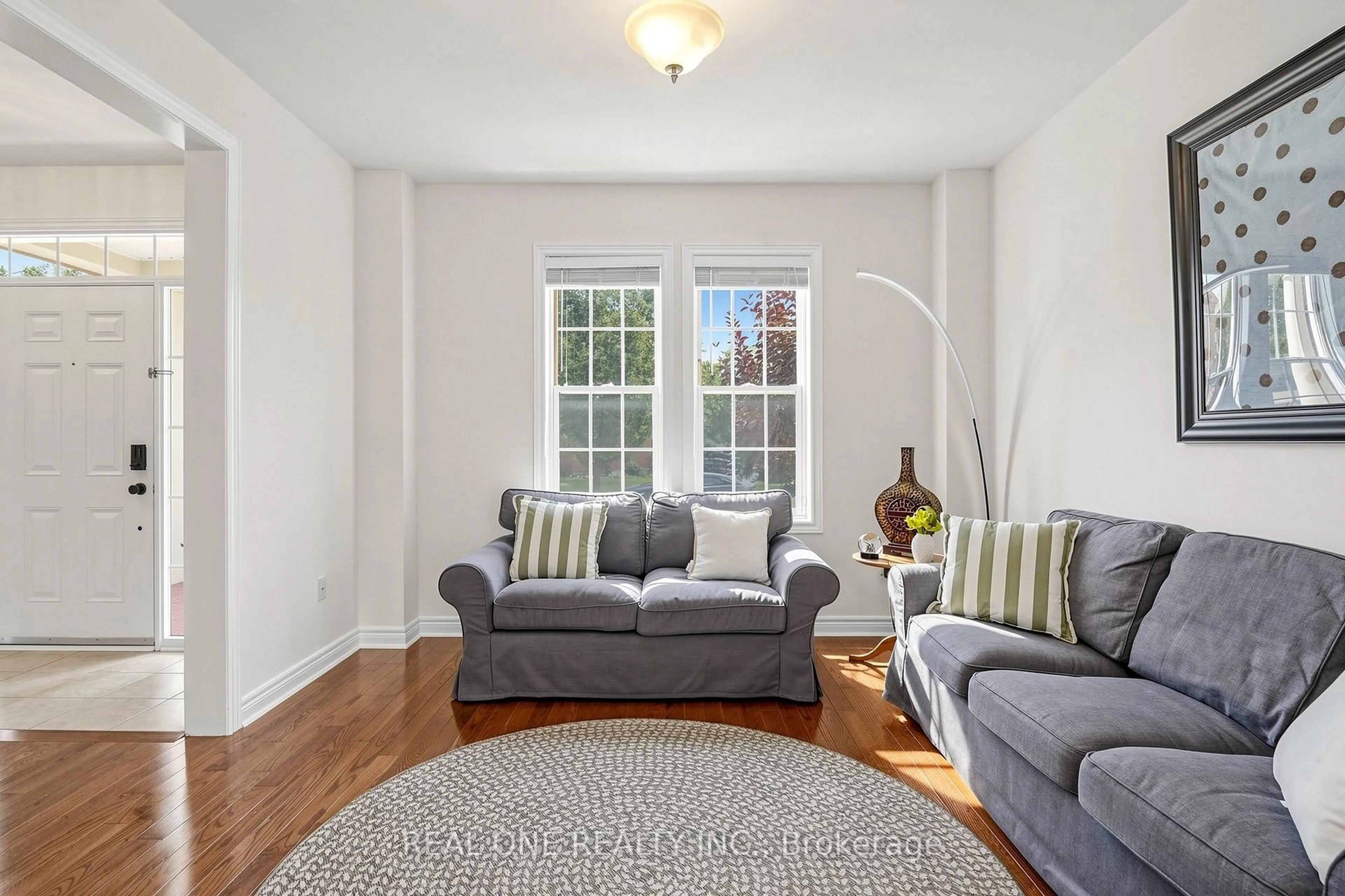 Living room with furniture, unknown for 8 Lebarr Rd, Markham Ontario L6C 0J3