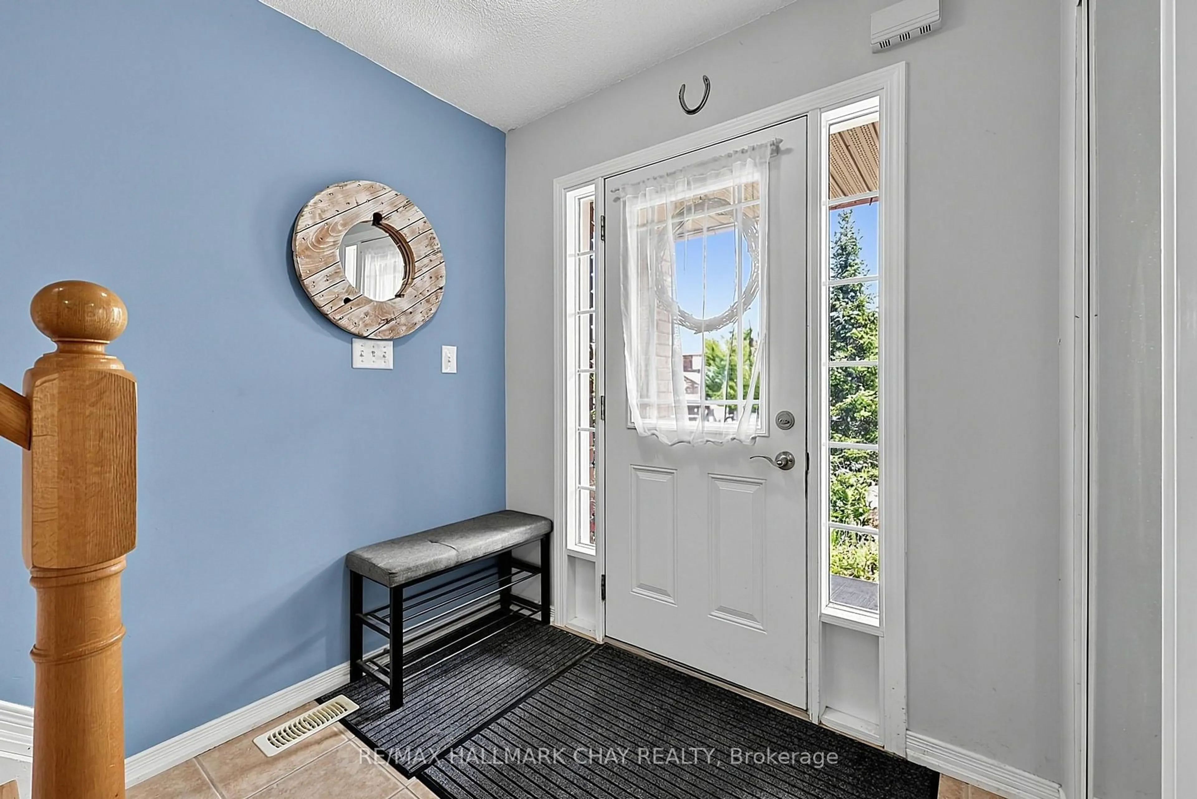 Indoor entryway for 1426 Benson St, Innisfil Ontario L9S 0C8