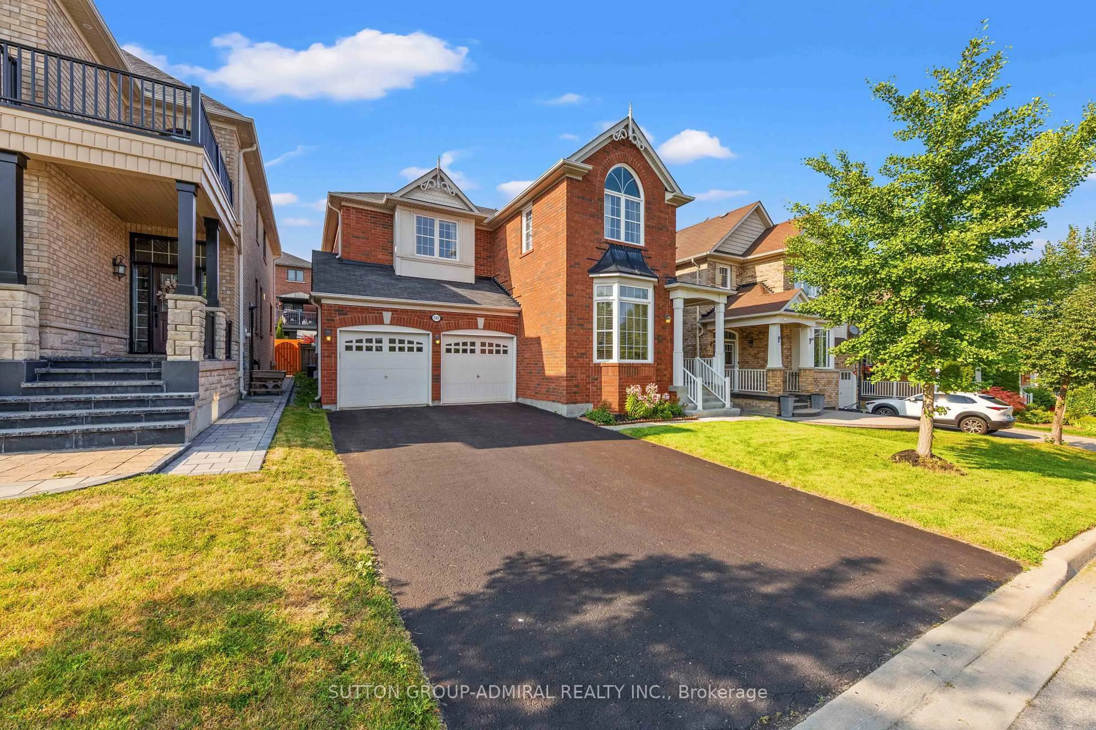Home with brick exterior material, street for 323 Cheryl Mews Blvd, Newmarket Ontario L3X 3J6