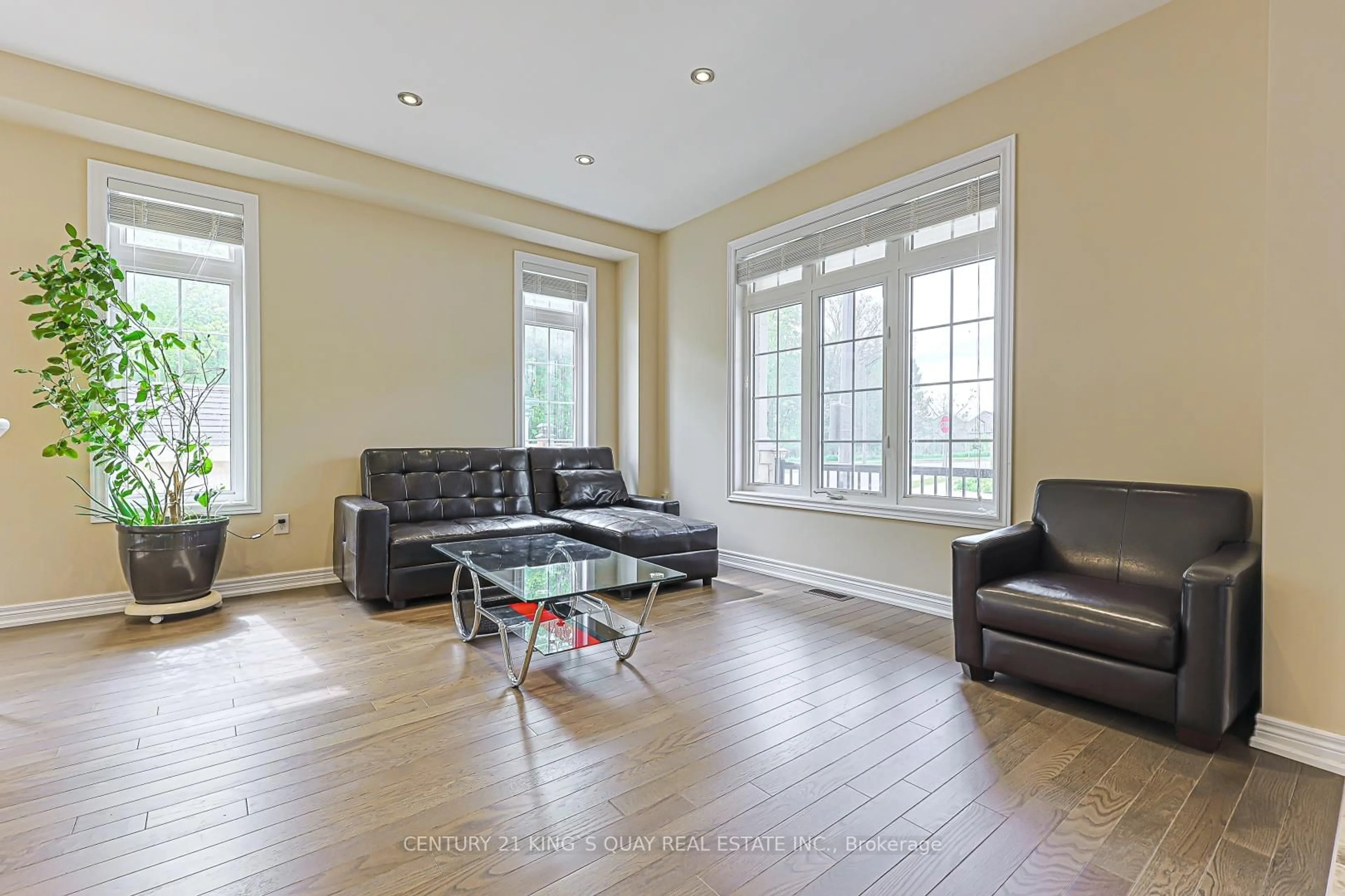 Living room with furniture, wood/laminate floor for 1 Bloom St, Markham Ontario L6B 0Z7