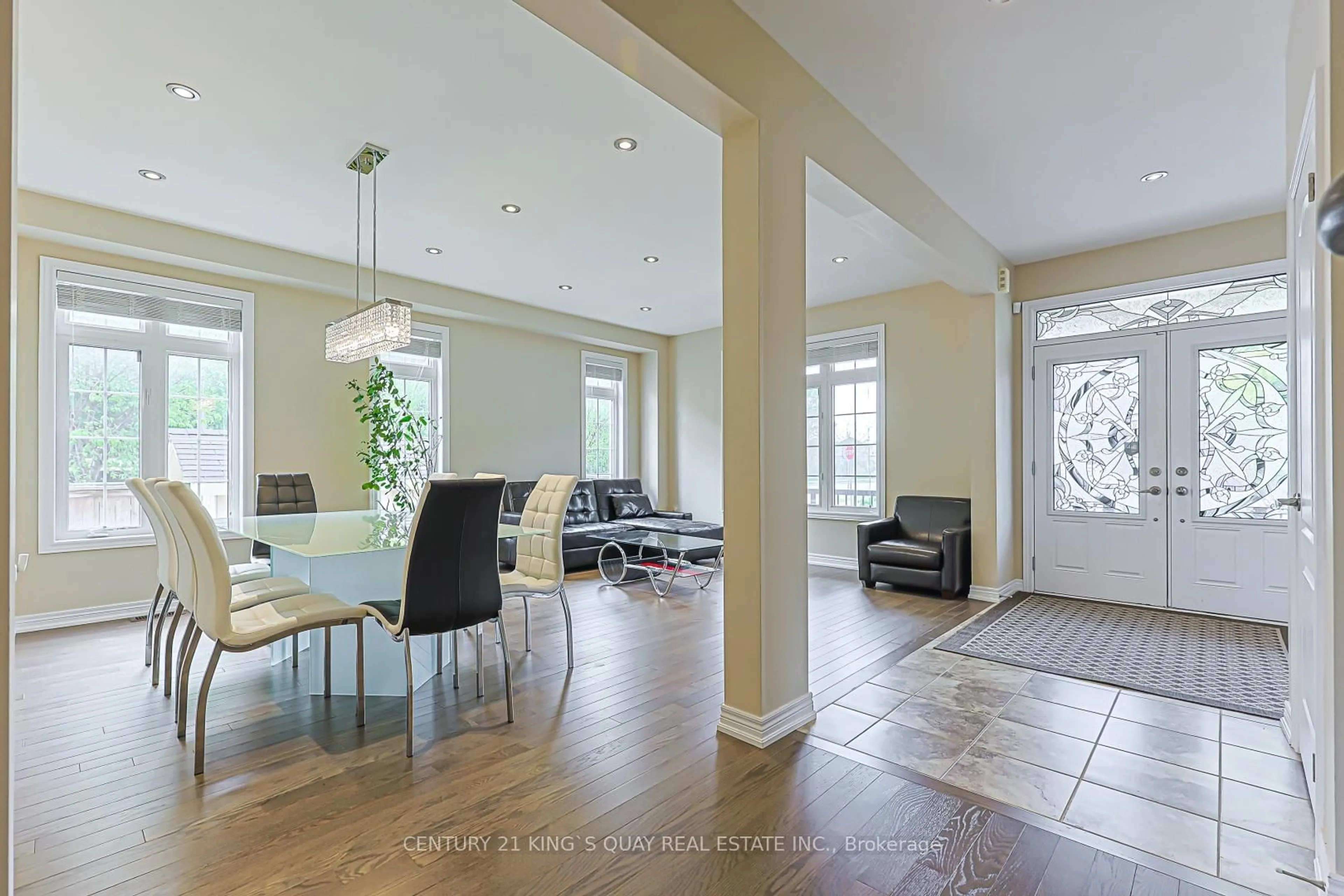 Indoor foyer for 1 Bloom St, Markham Ontario L6B 0Z7
