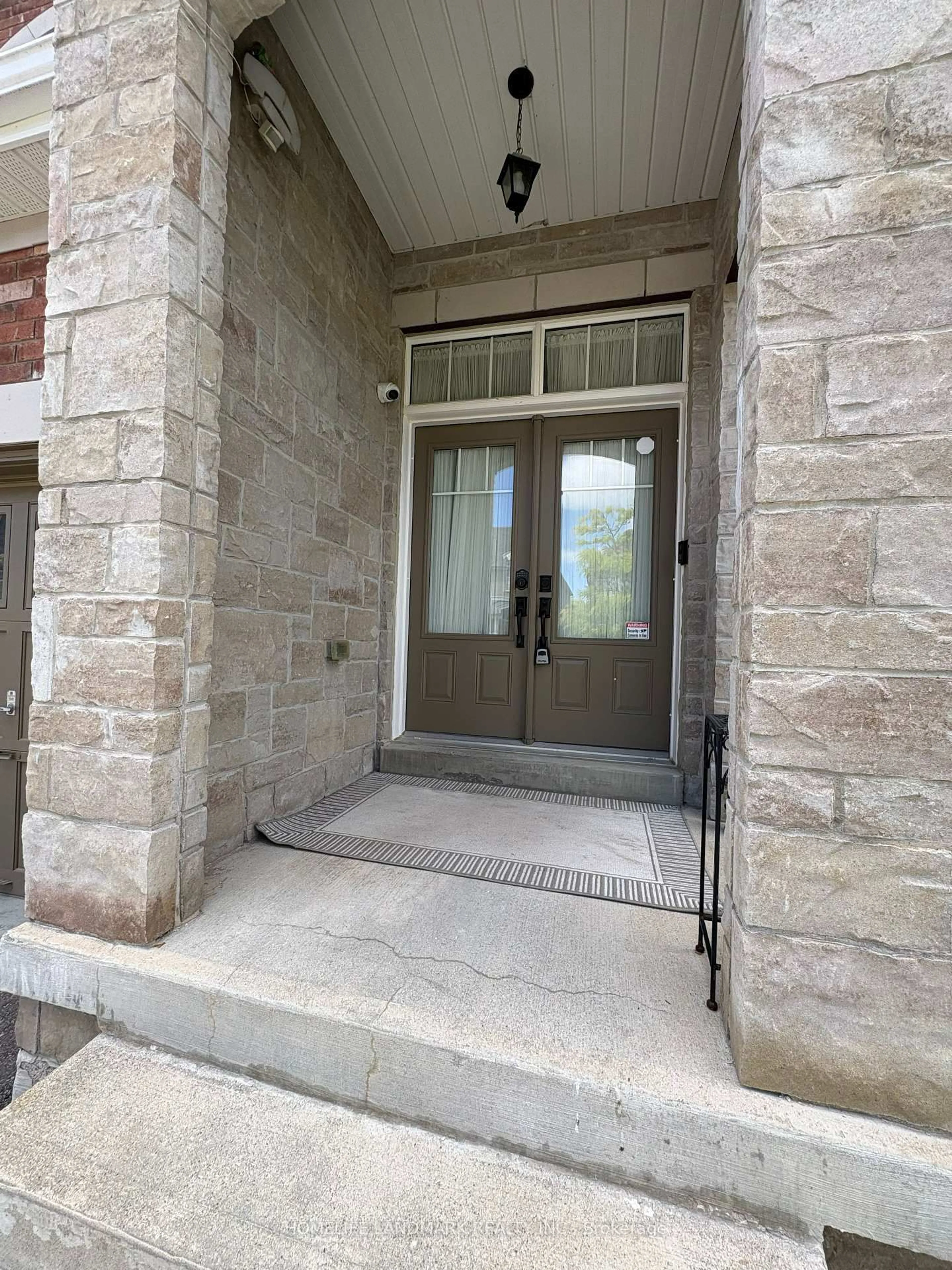 Indoor entryway for 4 John Weddell Ave, East Gwillimbury Ontario L9N 0P4