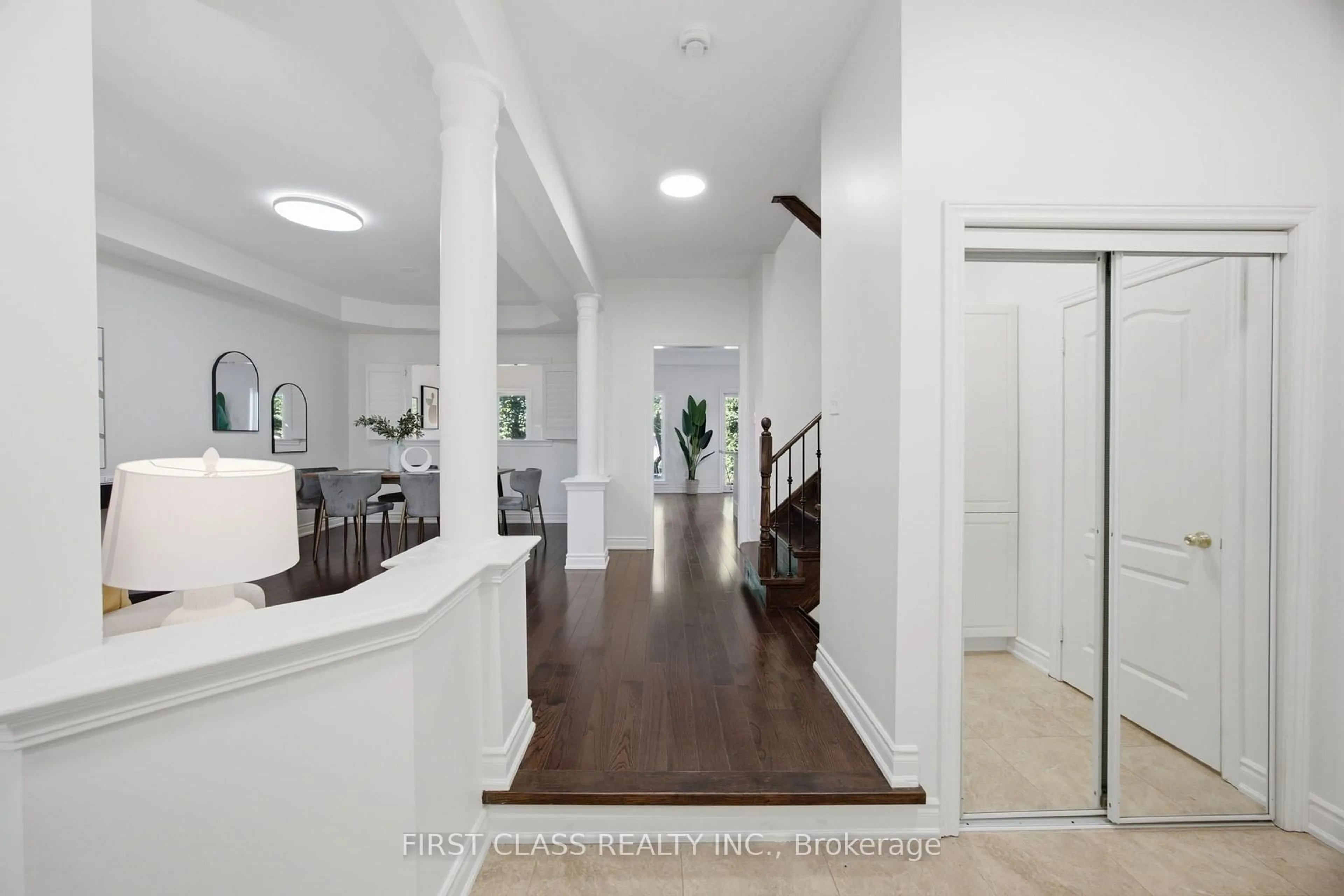 Indoor foyer for 99 Nottingham Dr, Richmond Hill Ontario L4S 2A1