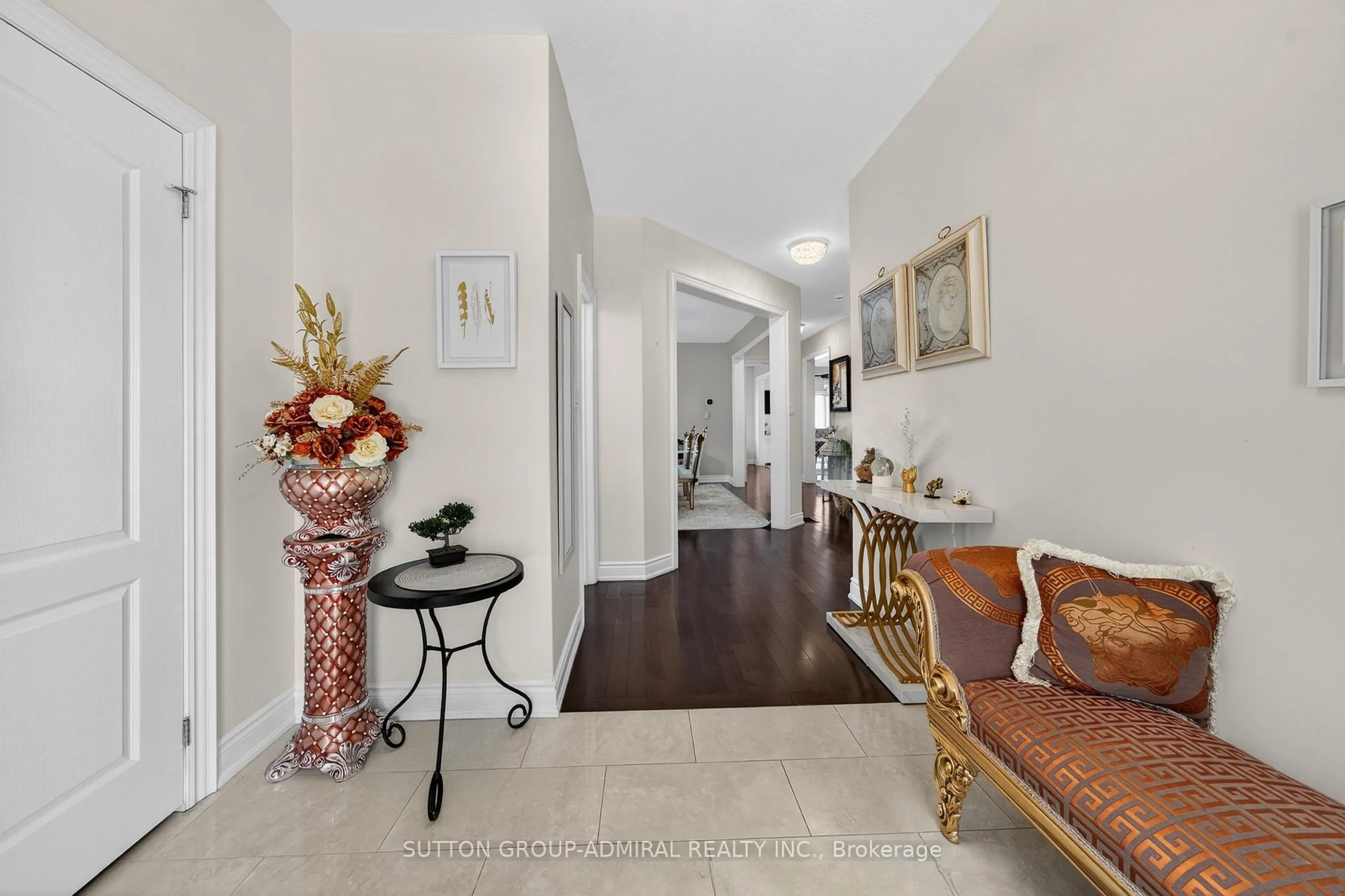 Indoor entryway for 121 Centre St, Essa Ontario L0M 1B0