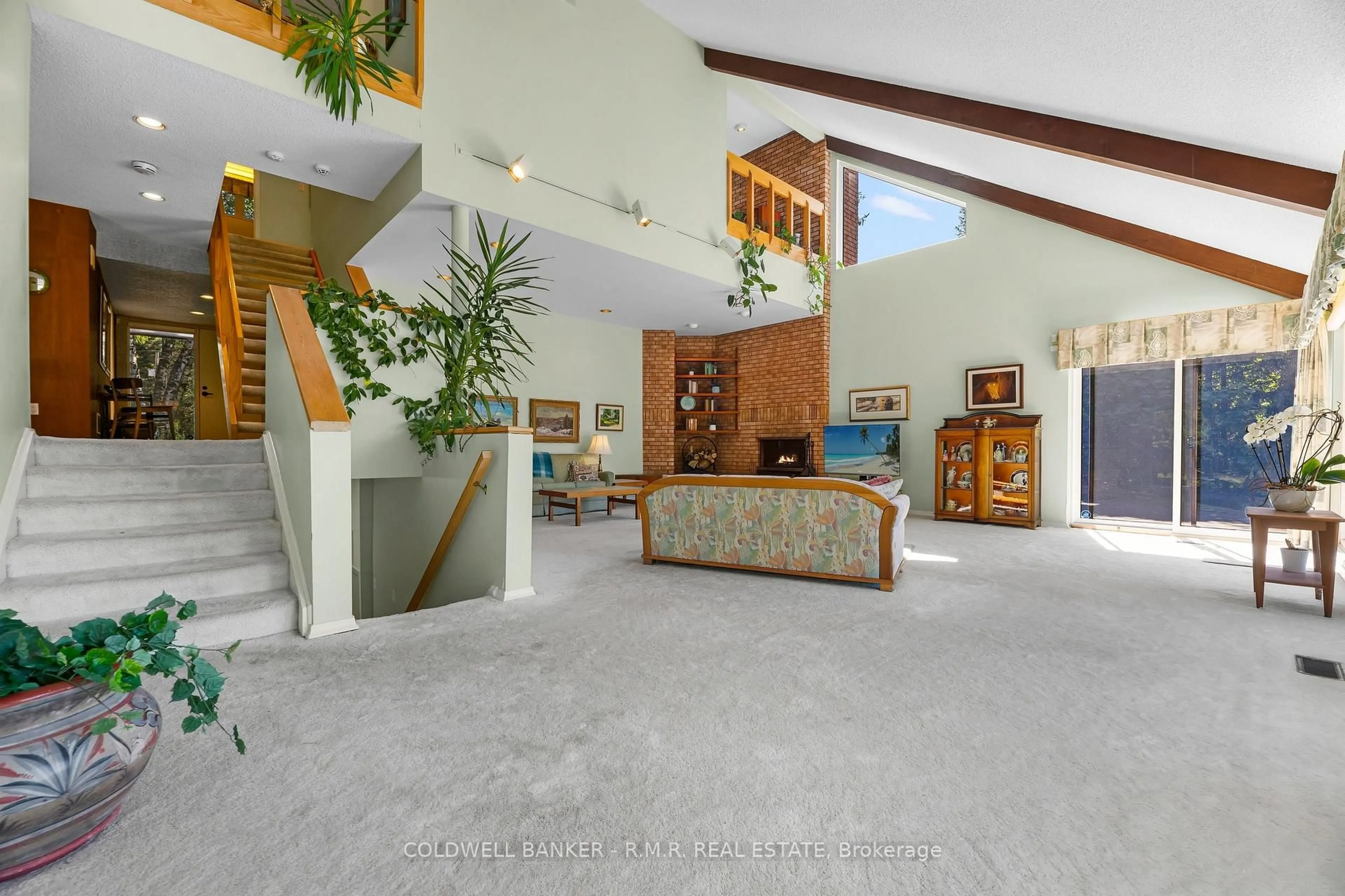 Indoor foyer for 6120 Concession 3 Concession, Uxbridge Ontario L0C 1A0