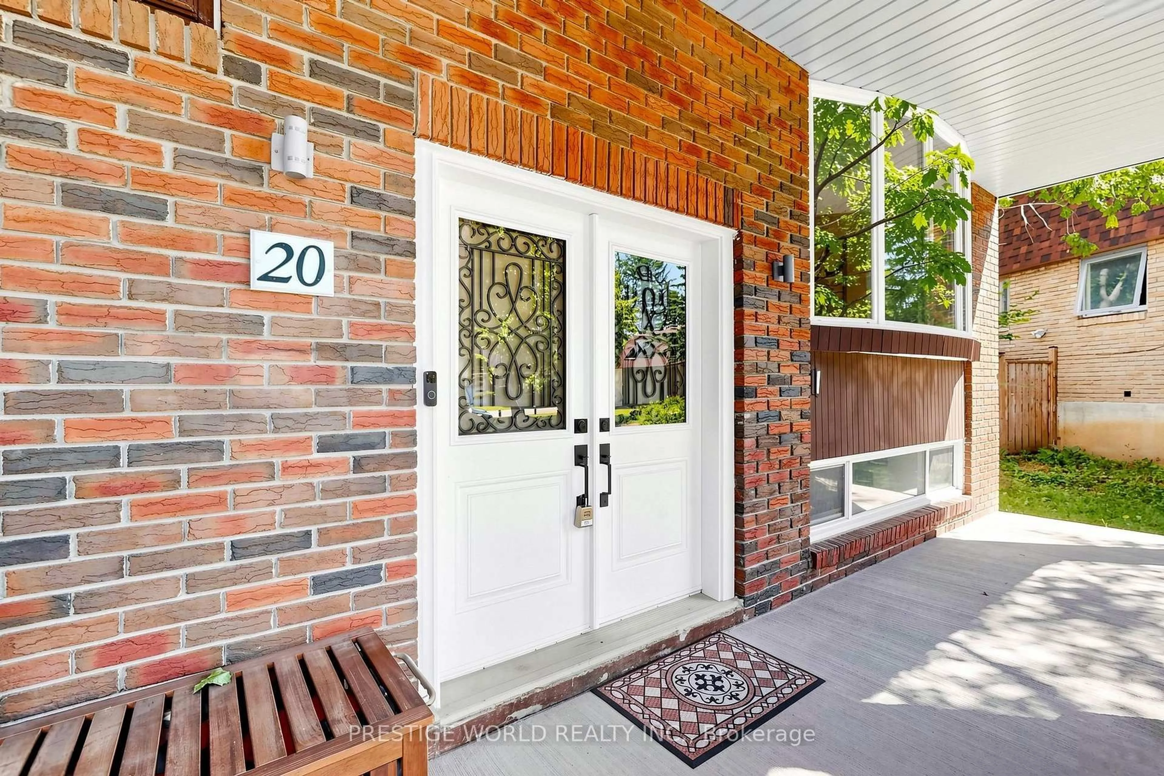 Indoor entryway for 20 Hester Crt, Markham Ontario L3T 3K5