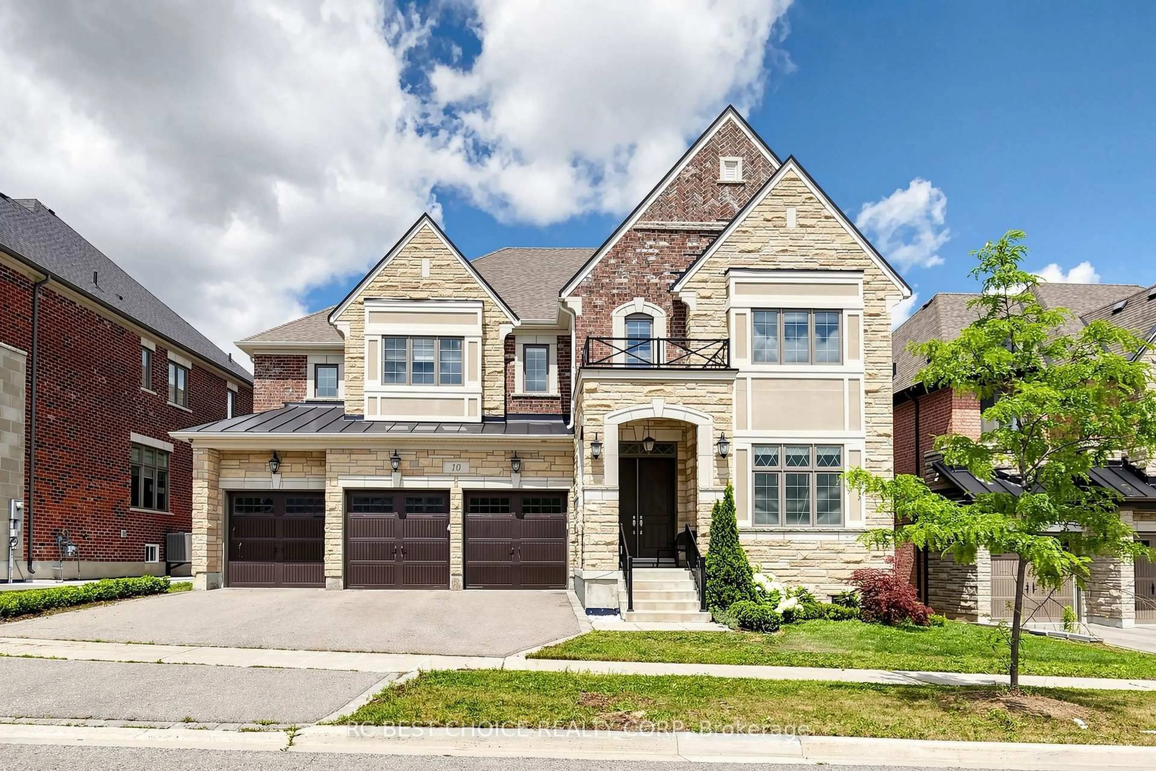 Home with brick exterior material, street for 10 Ridgepoint Rd, Vaughan Ontario L4H 4V2