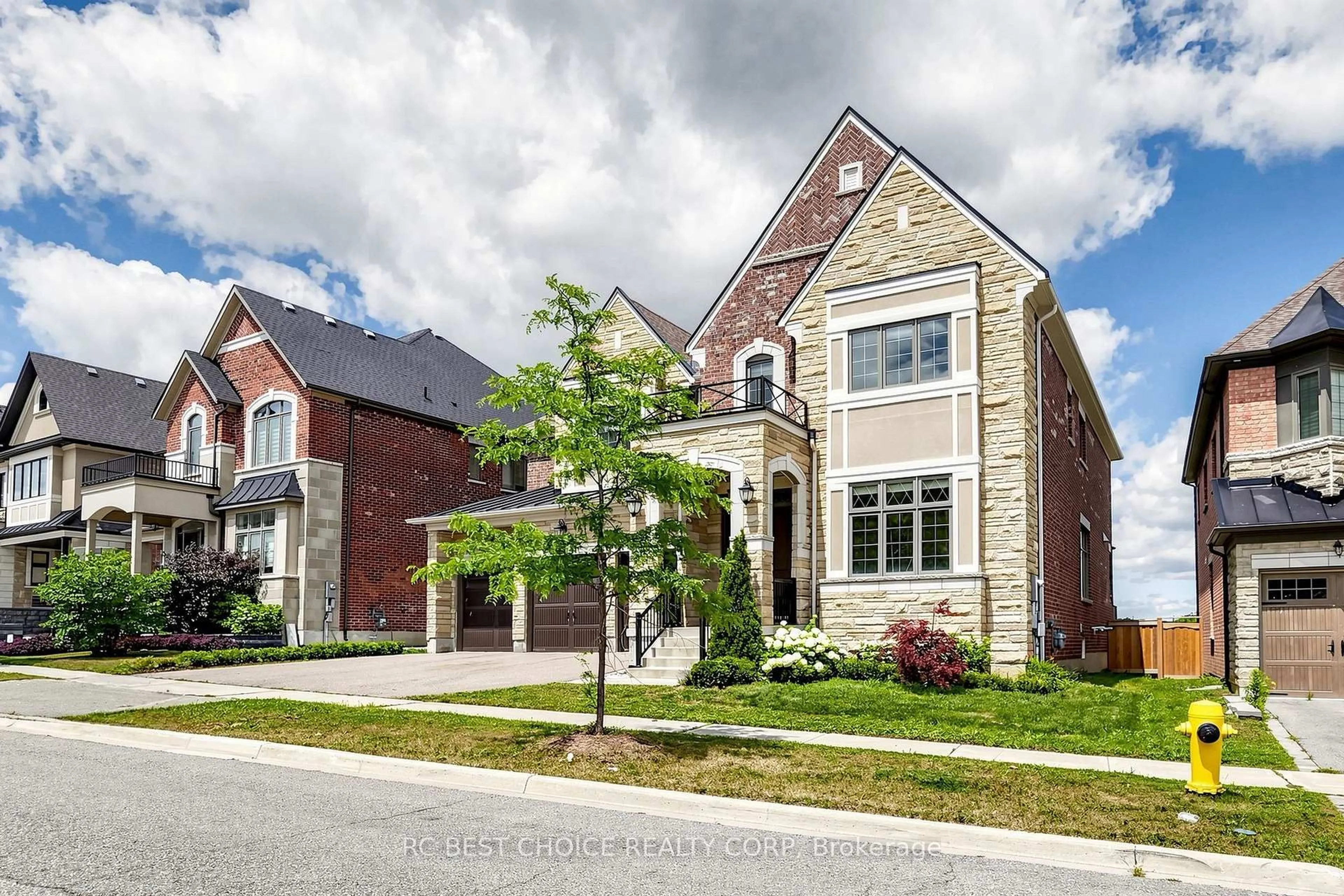 Home with brick exterior material, street for 10 Ridgepoint Rd, Vaughan Ontario L4H 4V2