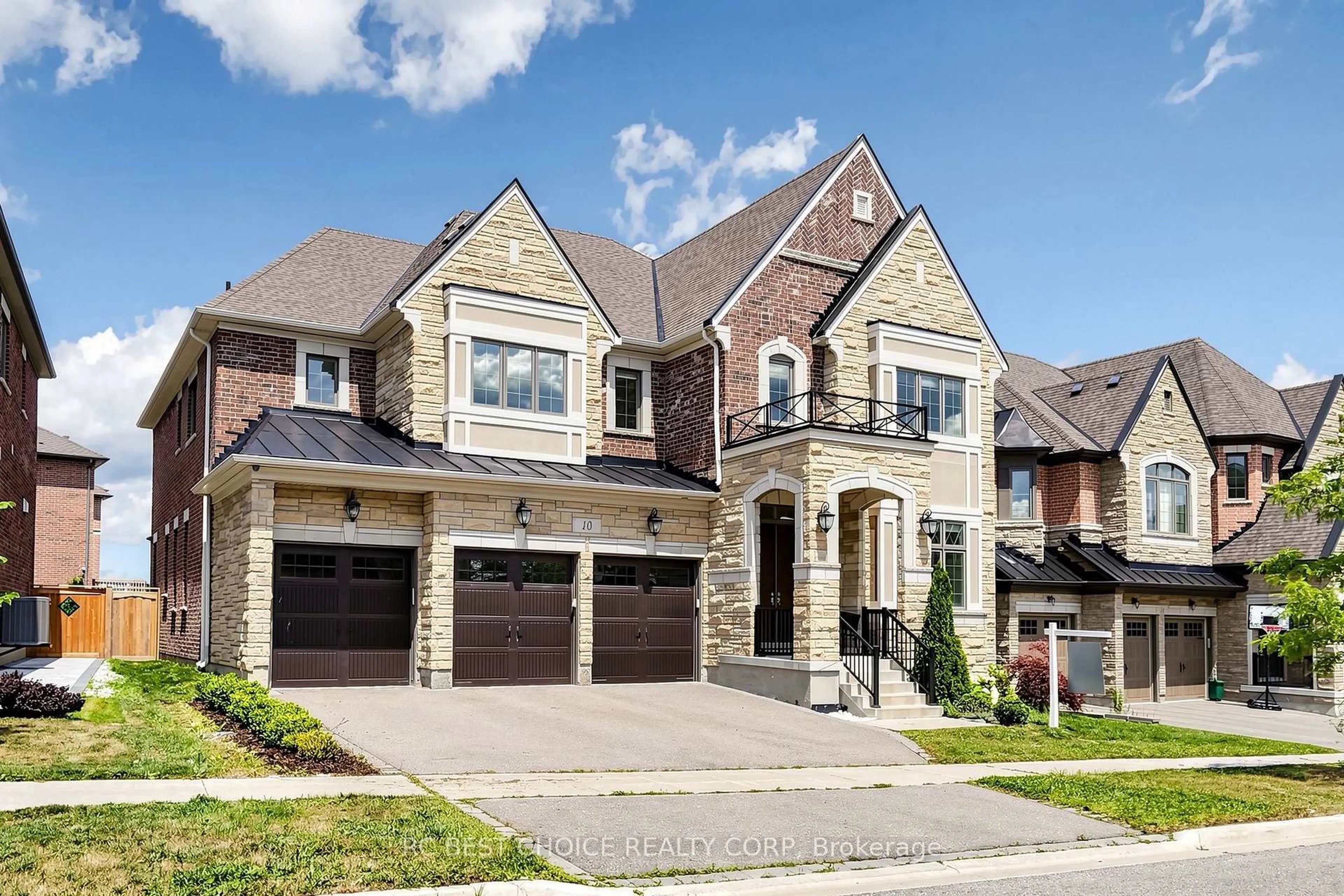 Home with brick exterior material, street for 10 Ridgepoint Rd, Vaughan Ontario L4H 4V2