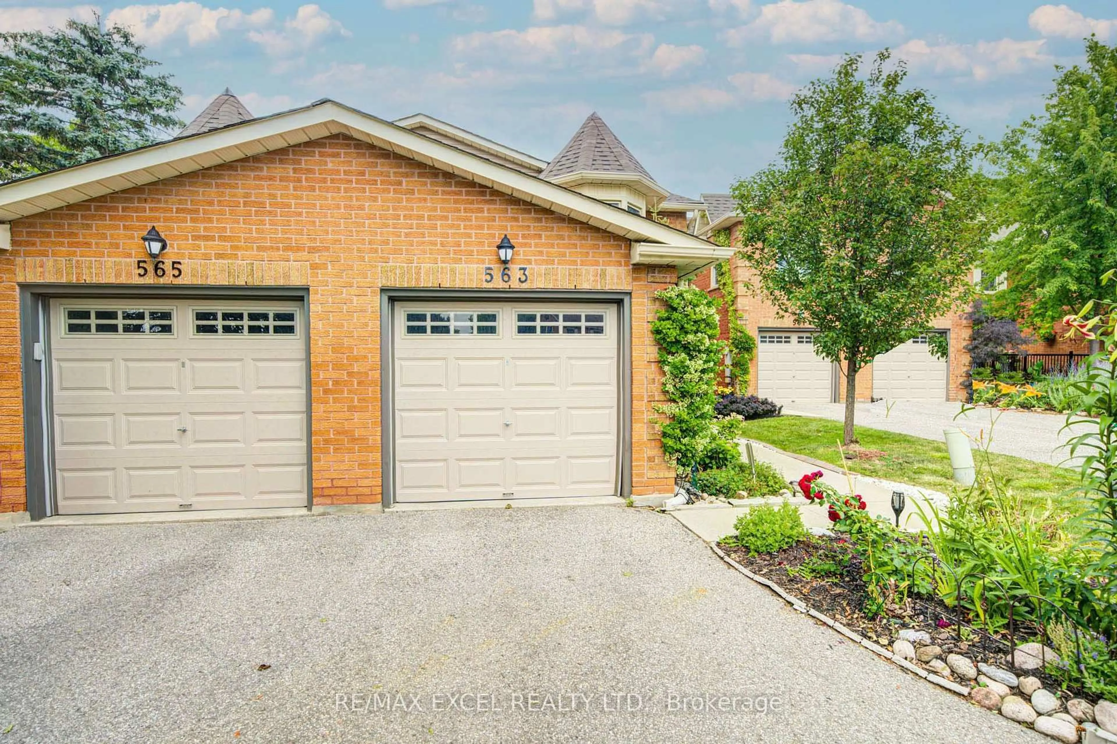 Home with brick exterior material, street for 563 Tara Hill Circ, Aurora Ontario L4G 6G9