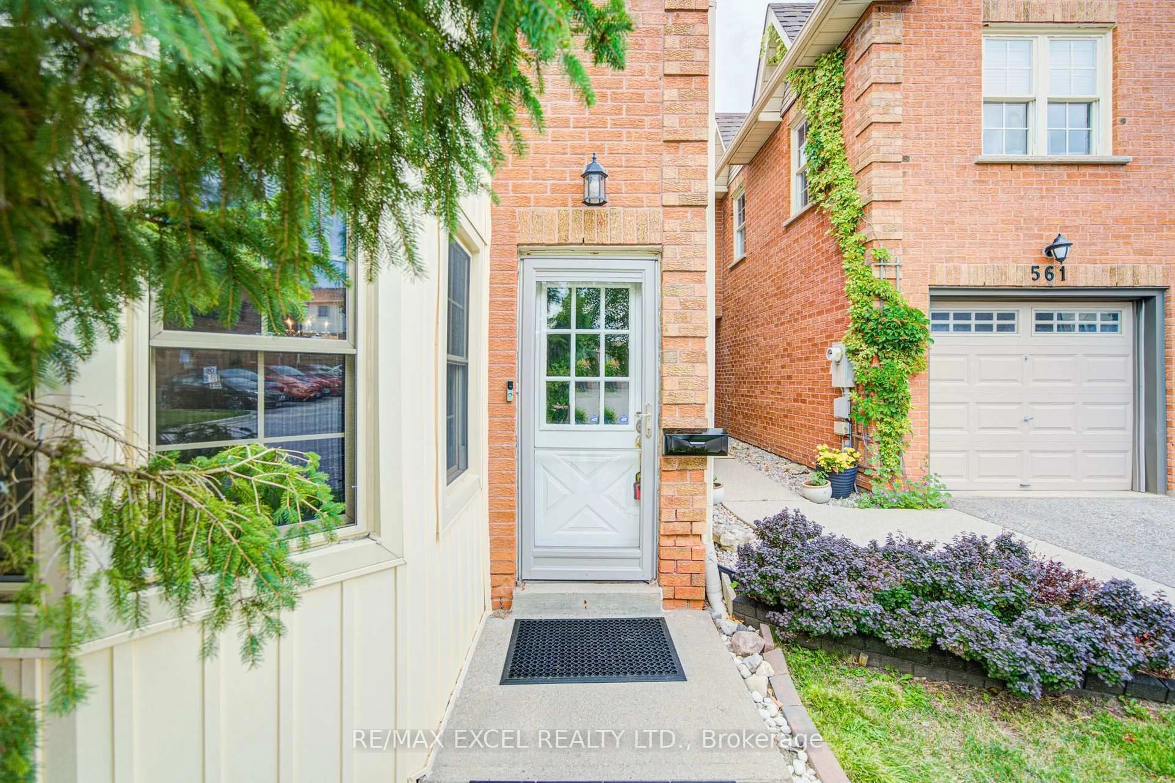Home with brick exterior material, street for 563 Tara Hill Circ, Aurora Ontario L4G 6G9