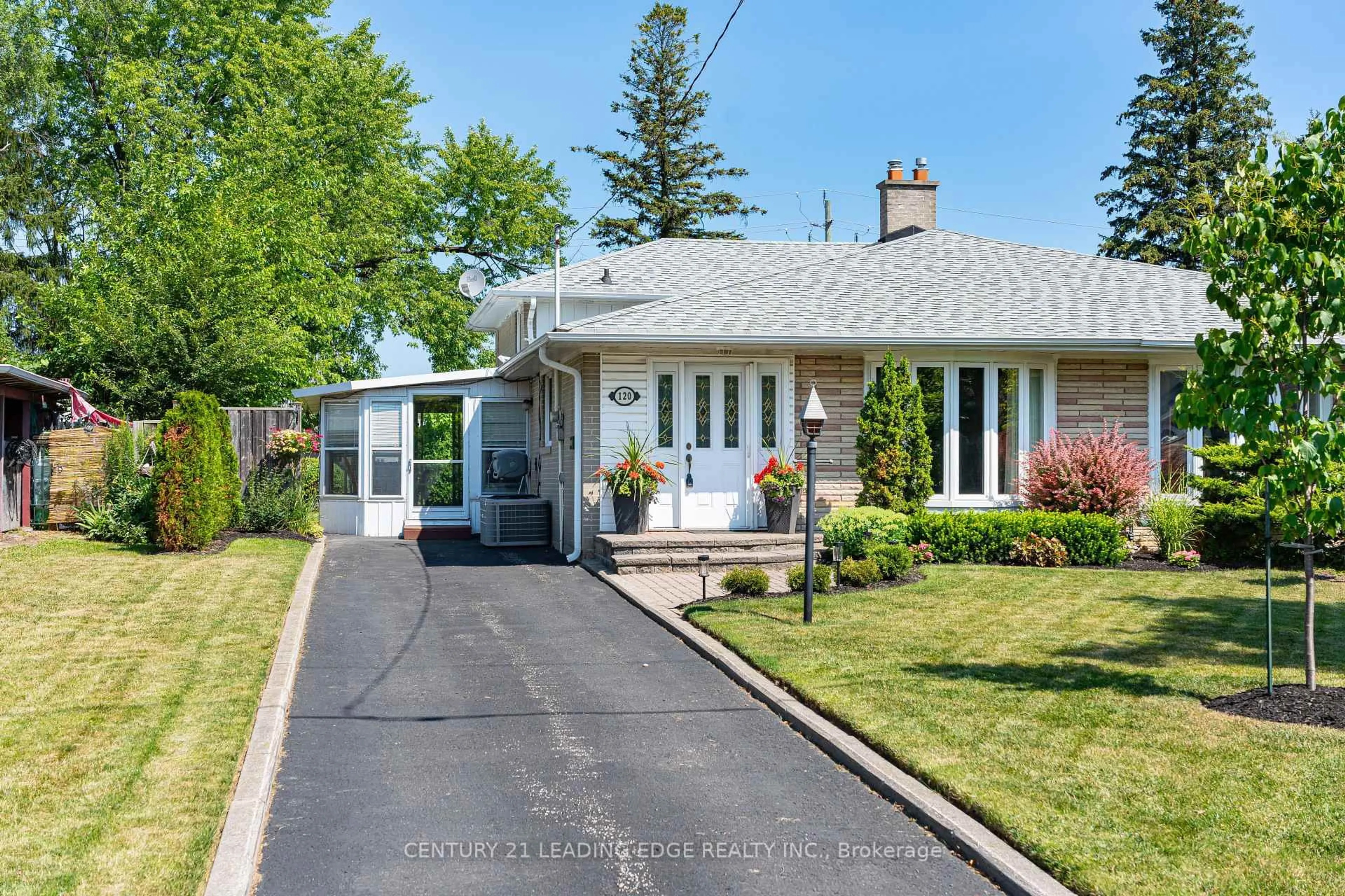 Home with vinyl exterior material, street for 120 Sherwood Forest Dr, Markham Ontario L3P 1R1