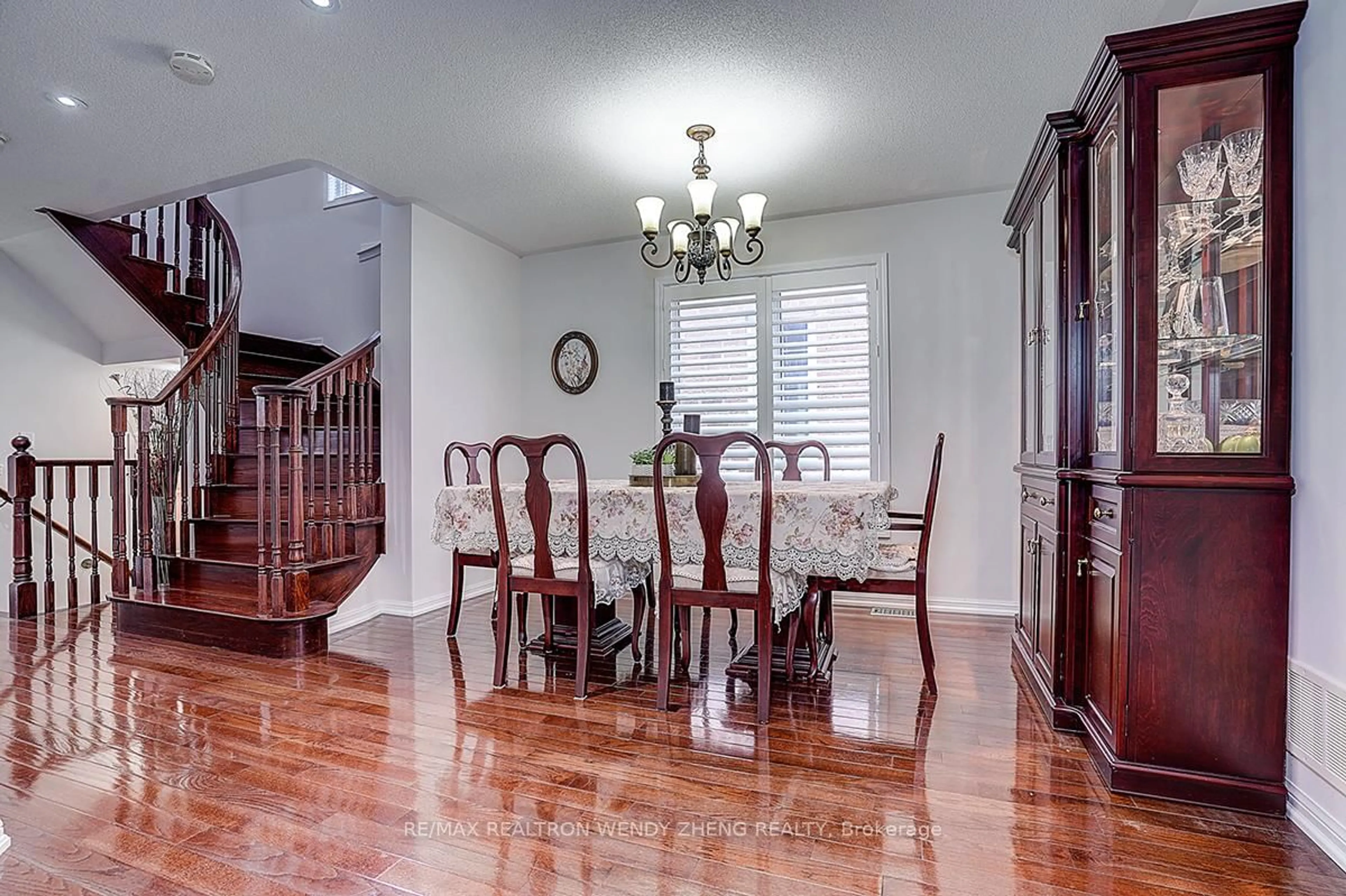 Dining room, wood/laminate floor for 10 Collie Cres, Whitchurch-Stouffville Ontario L4A 0V8