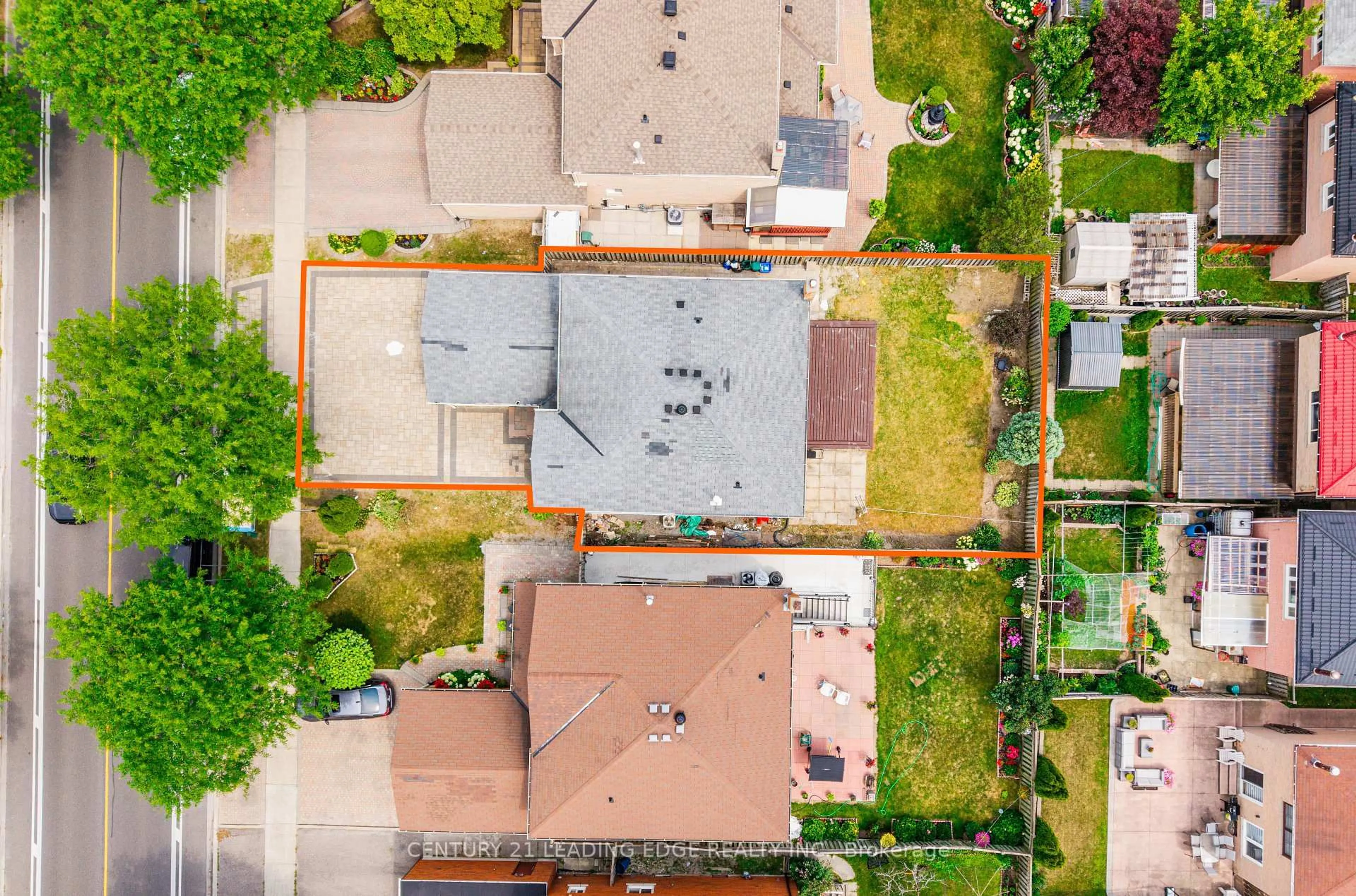 A pic from outside/outdoor area/front of a property/back of a property/a pic from drone, street for 47 Elson St, Markham Ontario L3S 2C6