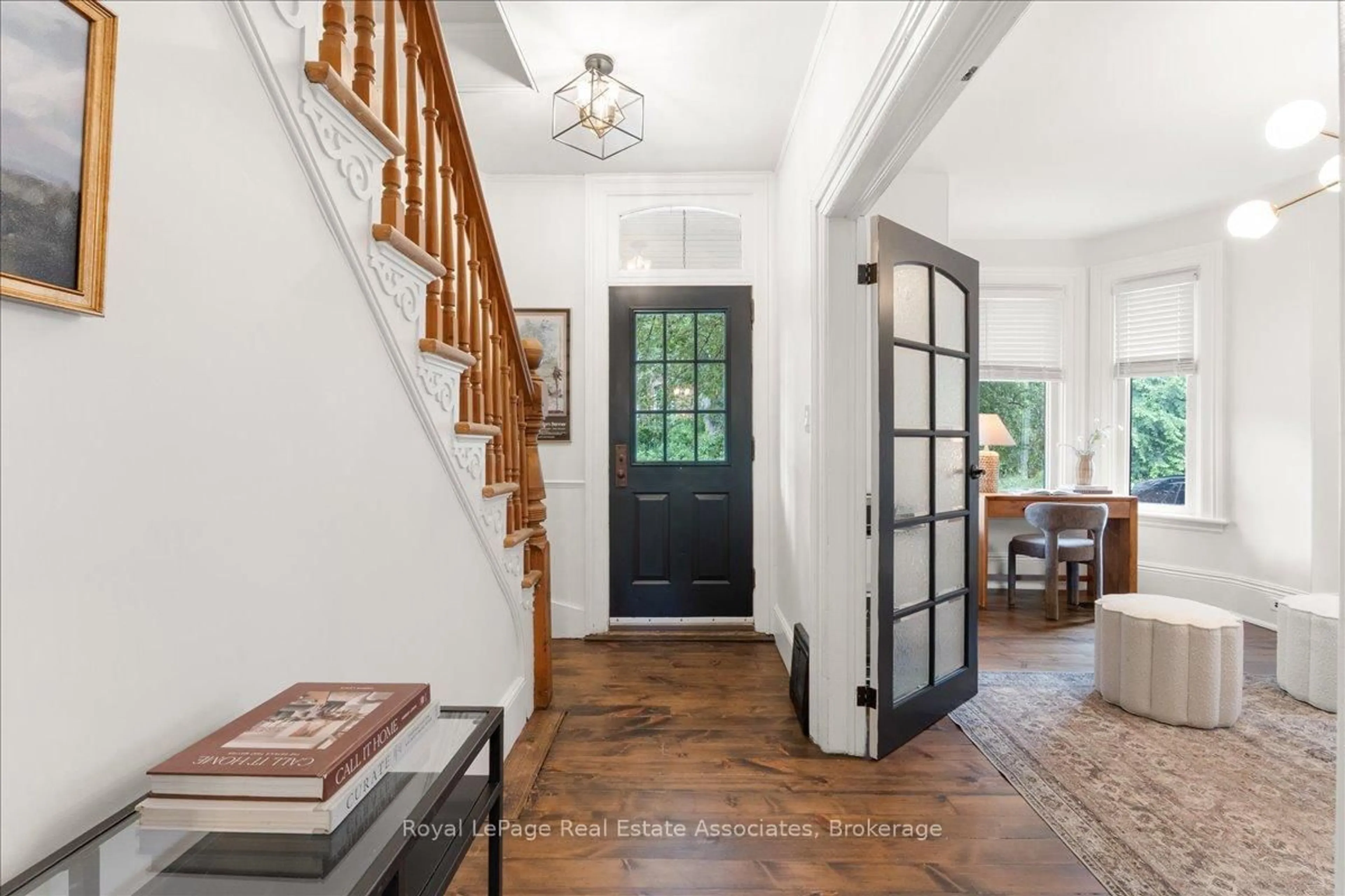 Indoor entryway for 21 Peace St, Brock Ontario L0E 1E0
