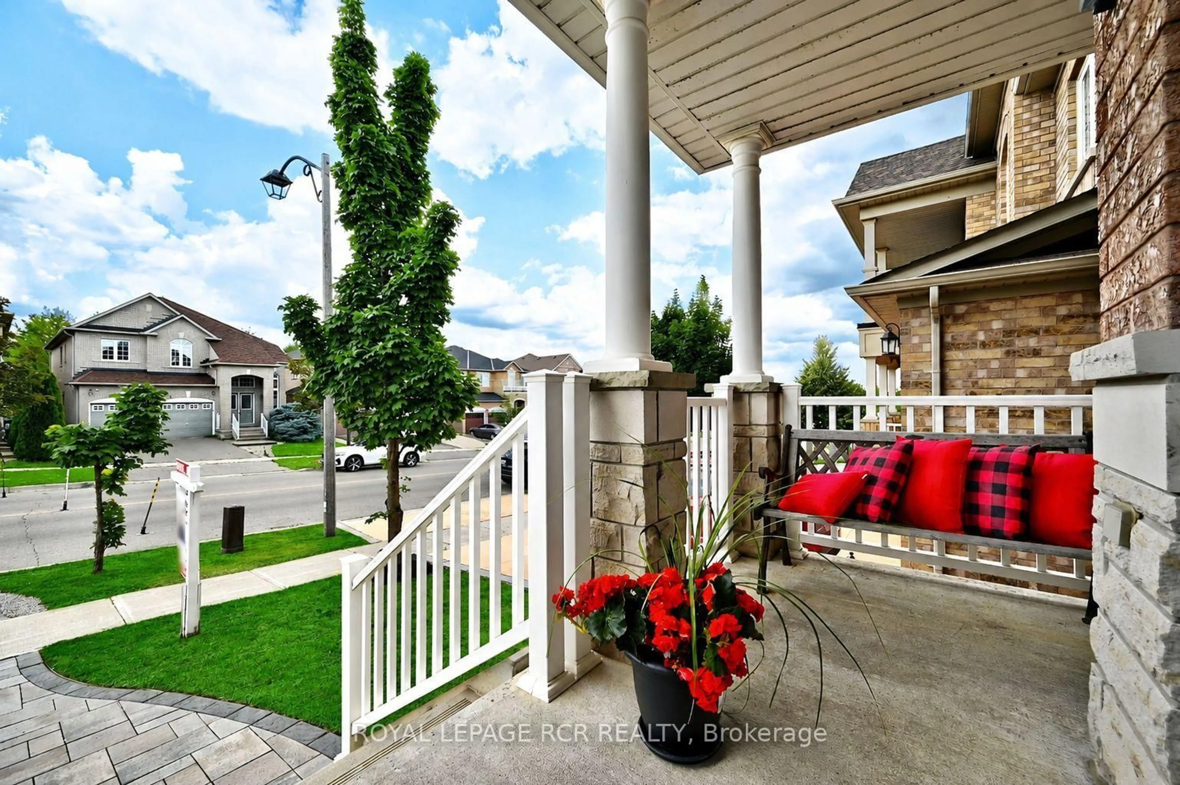 Patio, street for 43 Ivy Glen Dr, Vaughan Ontario L6A 0P3