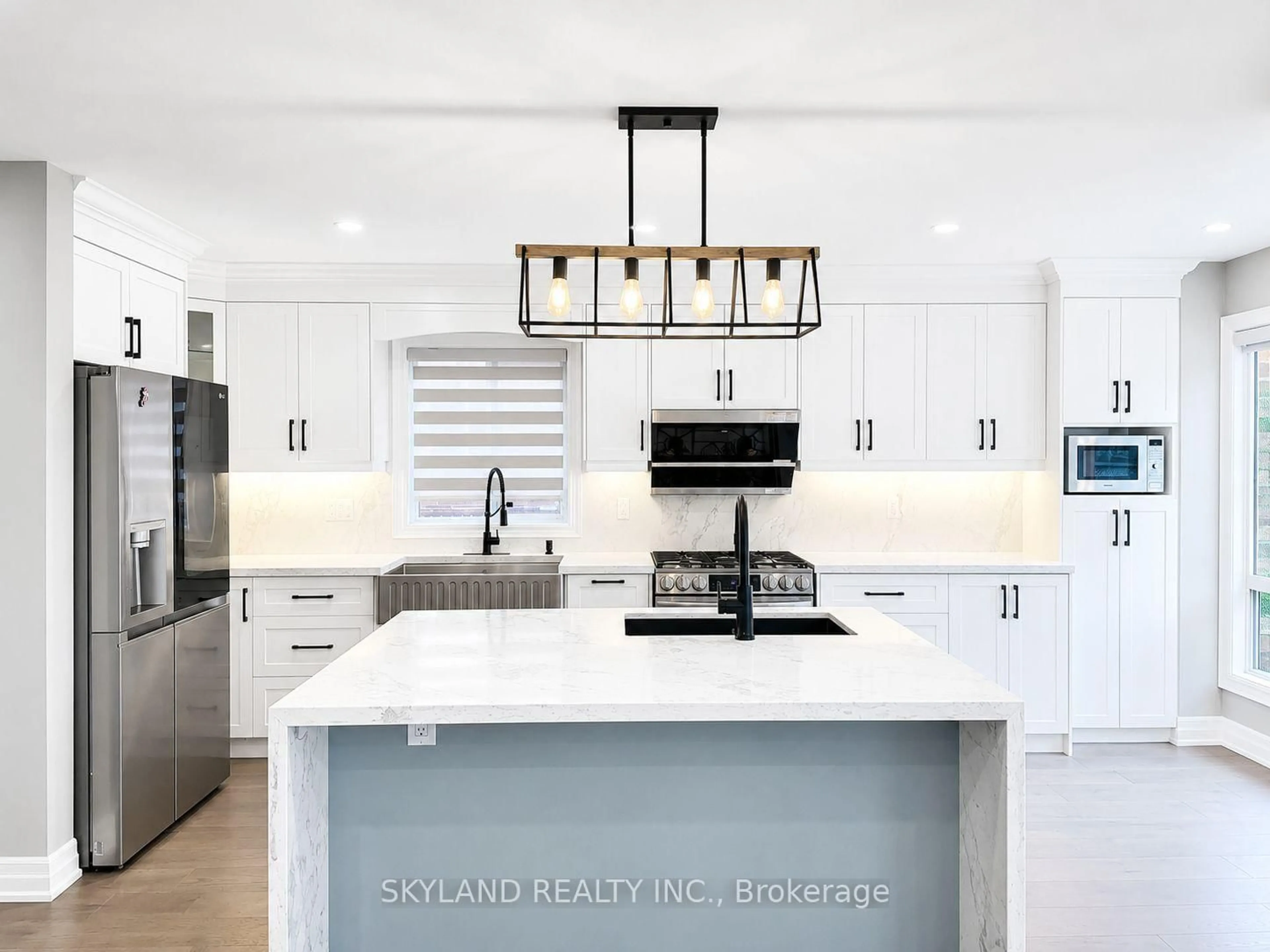 Contemporary kitchen, ceramic/tile floor for 12 Silver Linden Dr, Richmond Hill Ontario L4B 3S8