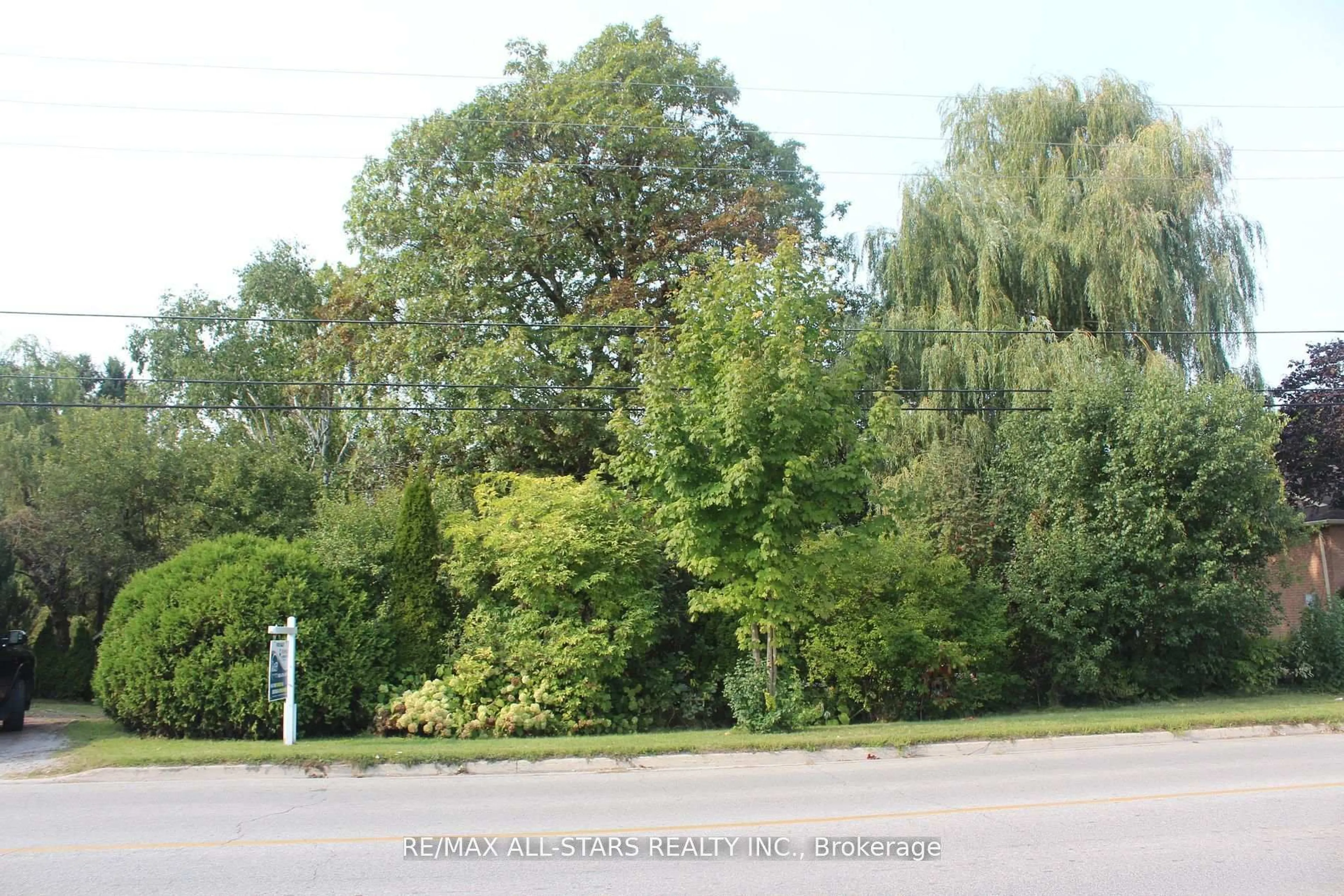 Blurry image for 40 Riverglen Dr, Georgina Ontario L4P 2R1