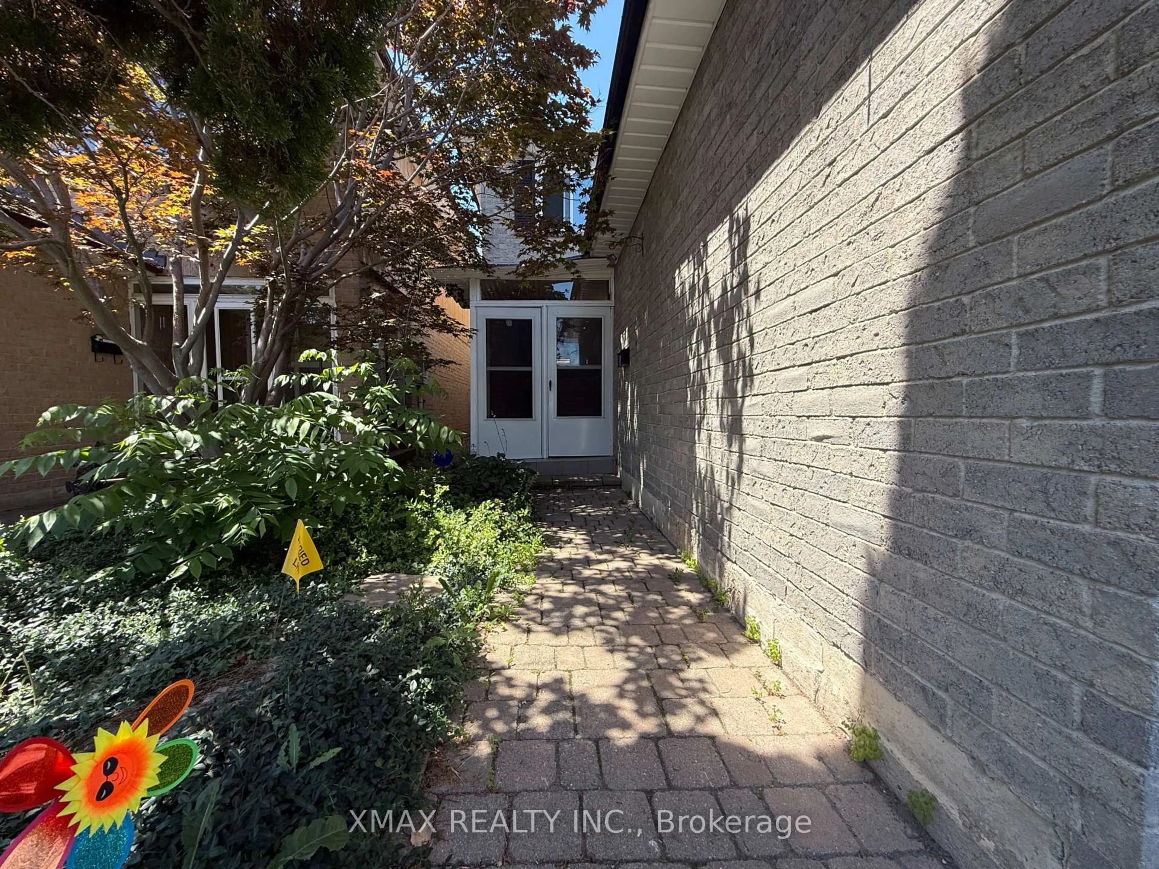 Unknown for 82 Lund St, Richmond Hill Ontario L4C 5V9