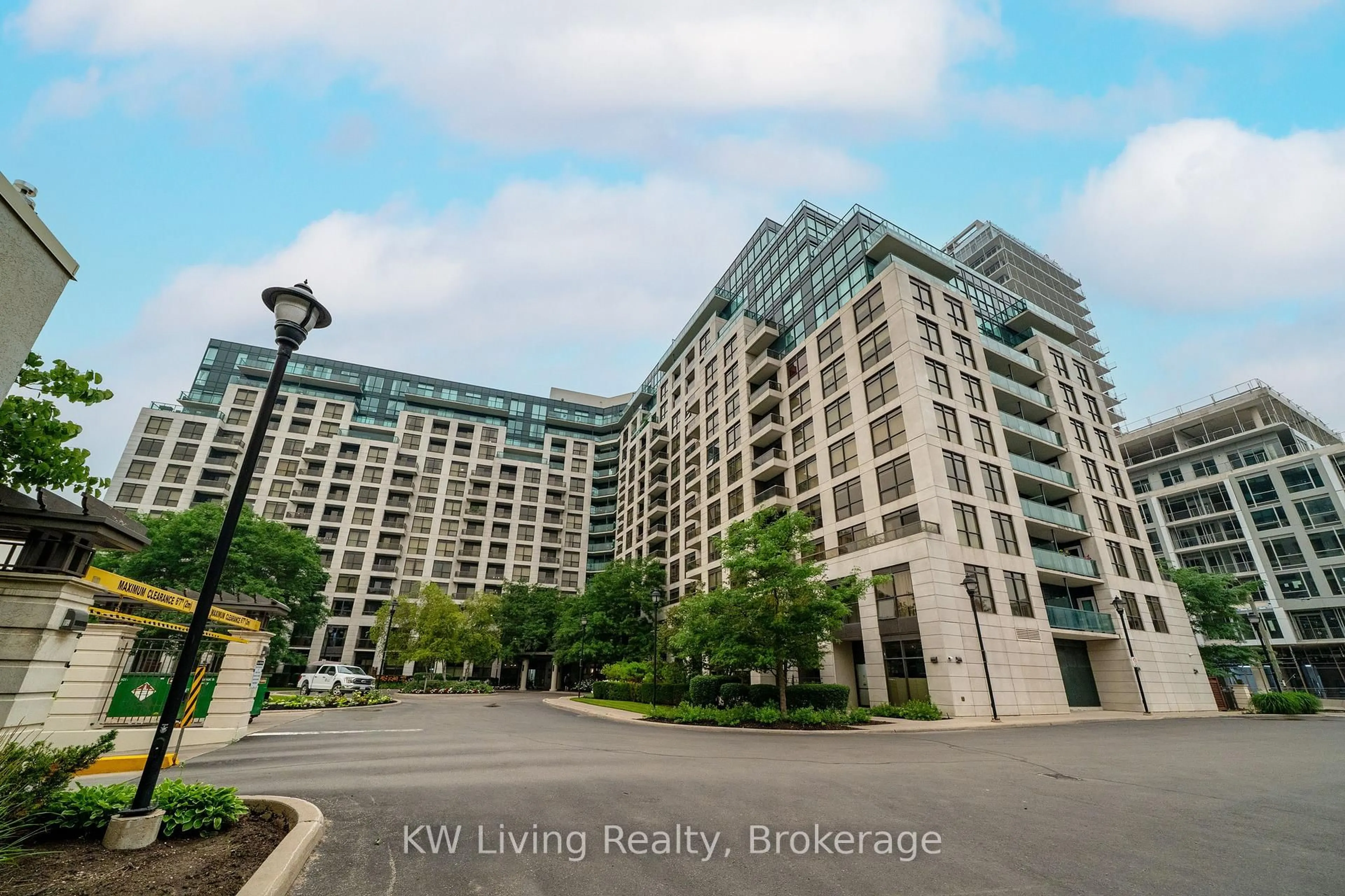 Blurry image for 18 HARDING Blvd #905, Richmond Hill Ontario L4C 0T3