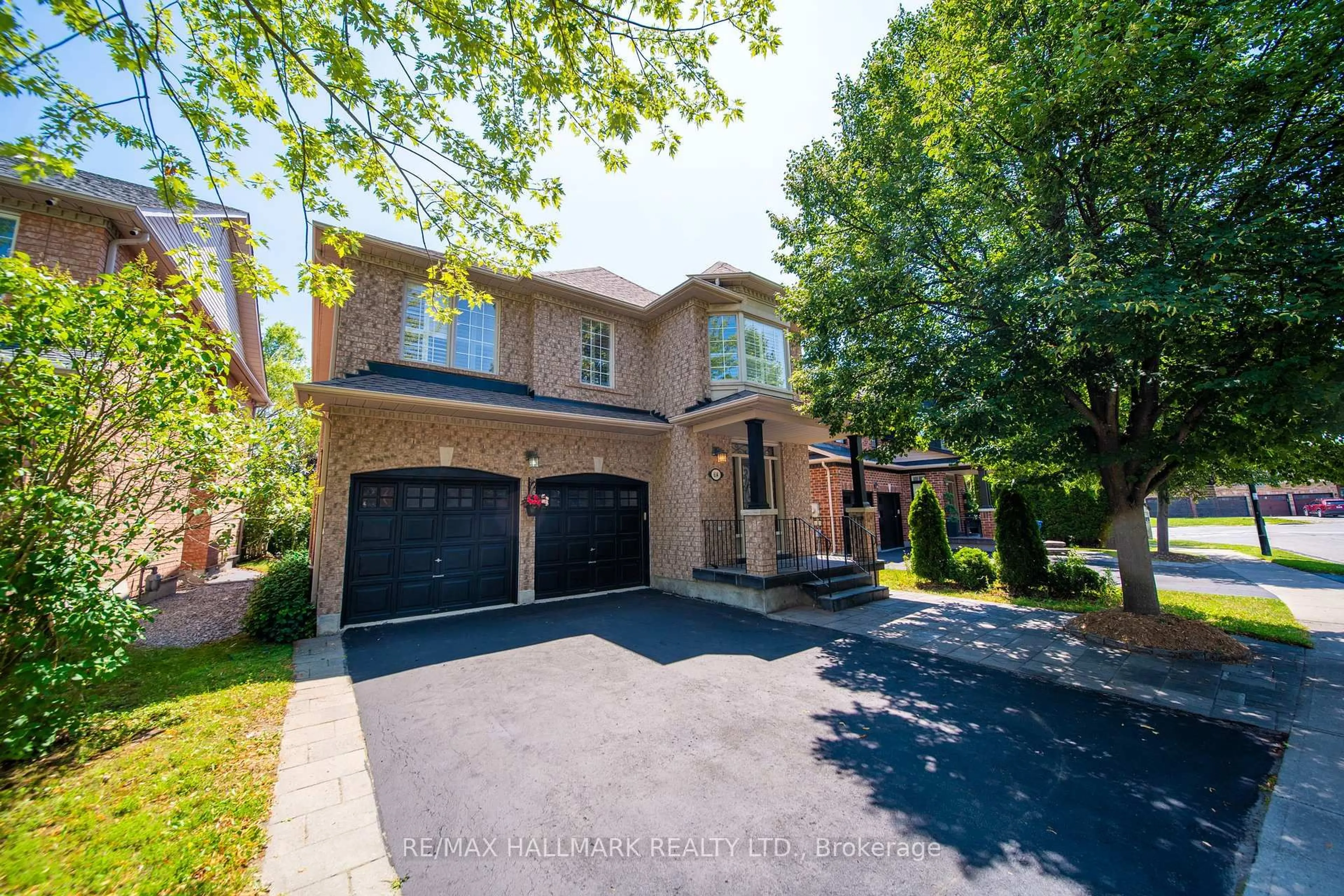 Home with brick exterior material, street for 614 Society Cres, Newmarket Ontario L3X 2V8