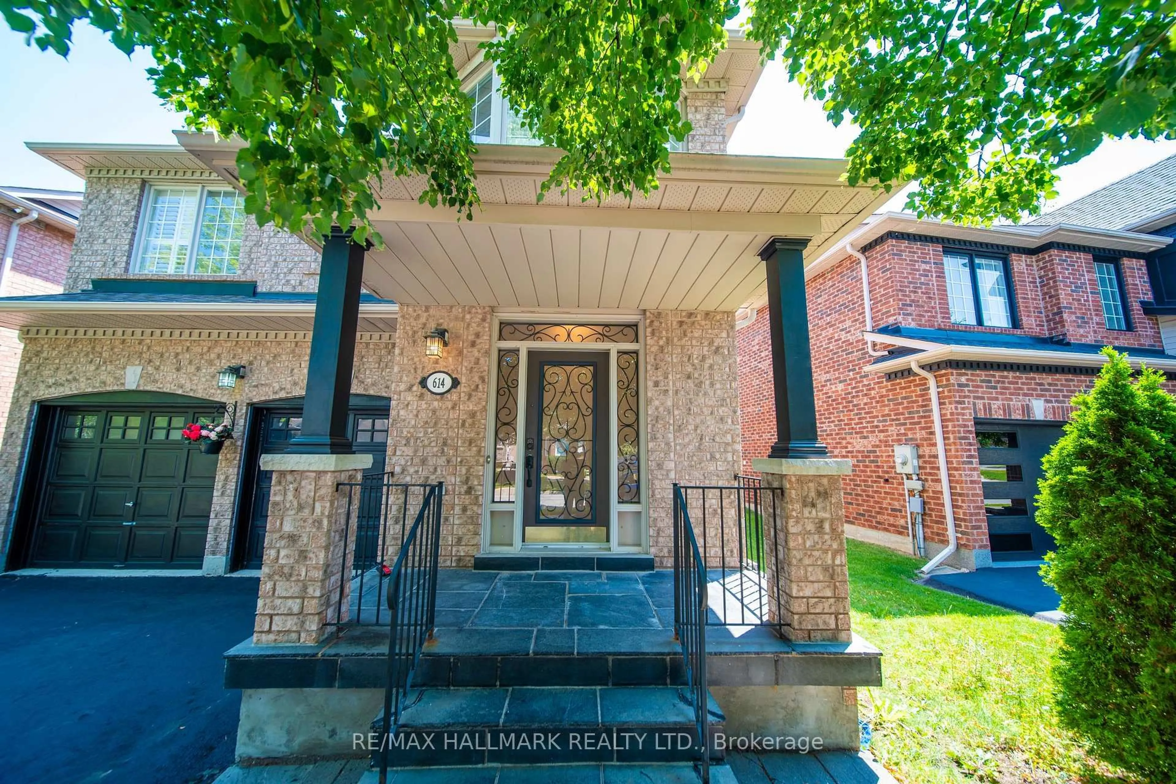 Home with brick exterior material, street for 614 Society Cres, Newmarket Ontario L3X 2V8