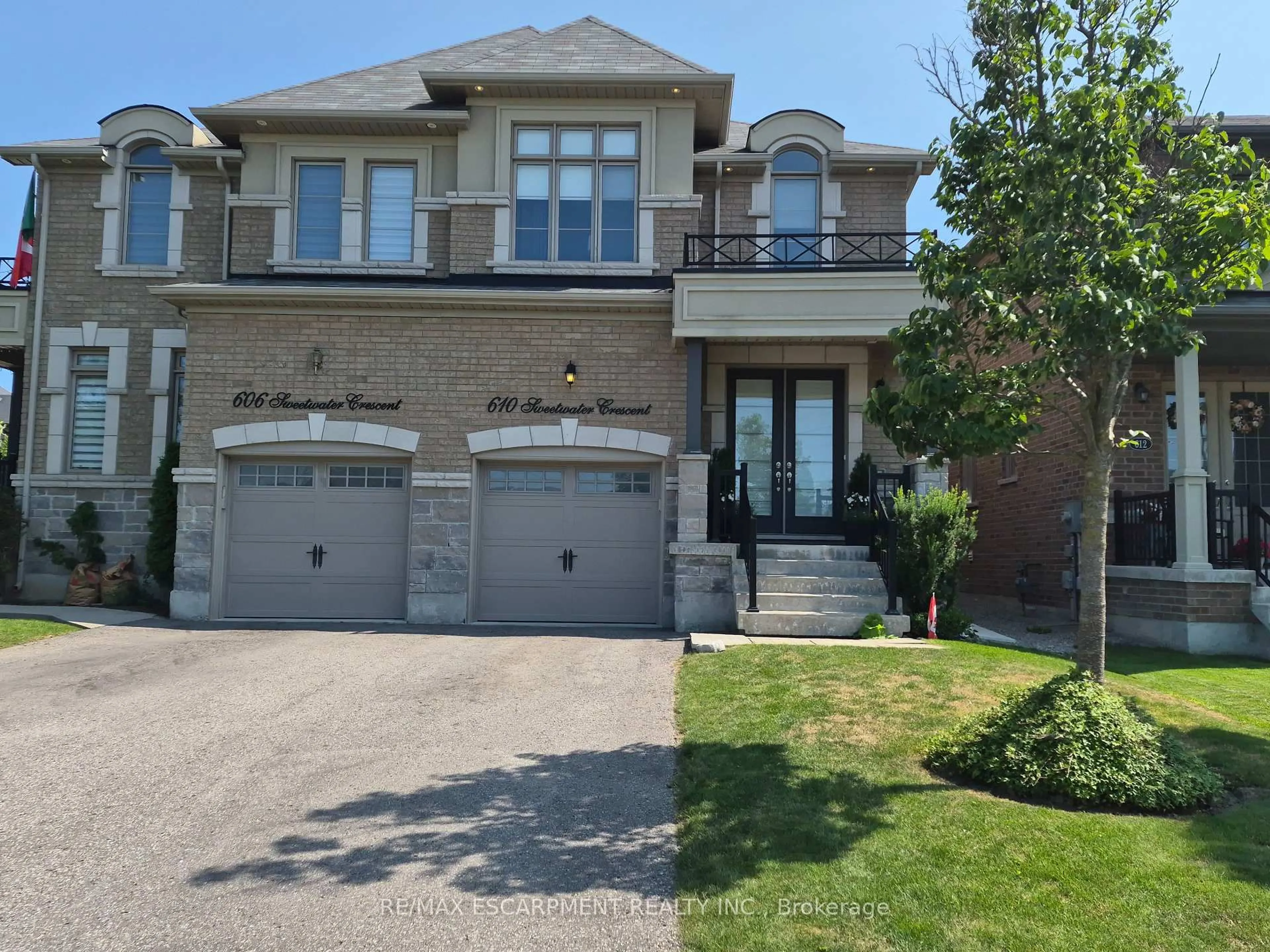 Home with brick exterior material, street for 610 Sweetwater Cres, Newmarket Ontario L3X 0H5