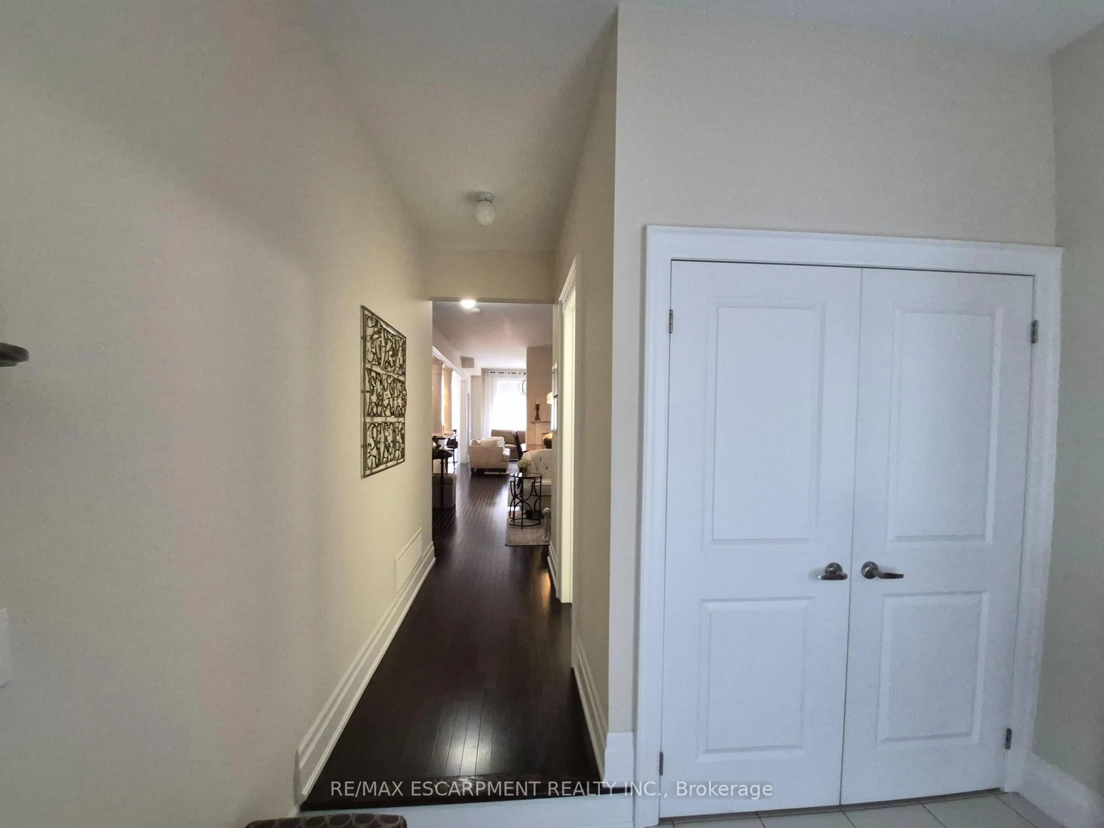 Unknown for 610 Sweetwater Cres, Newmarket Ontario L3X 0H5