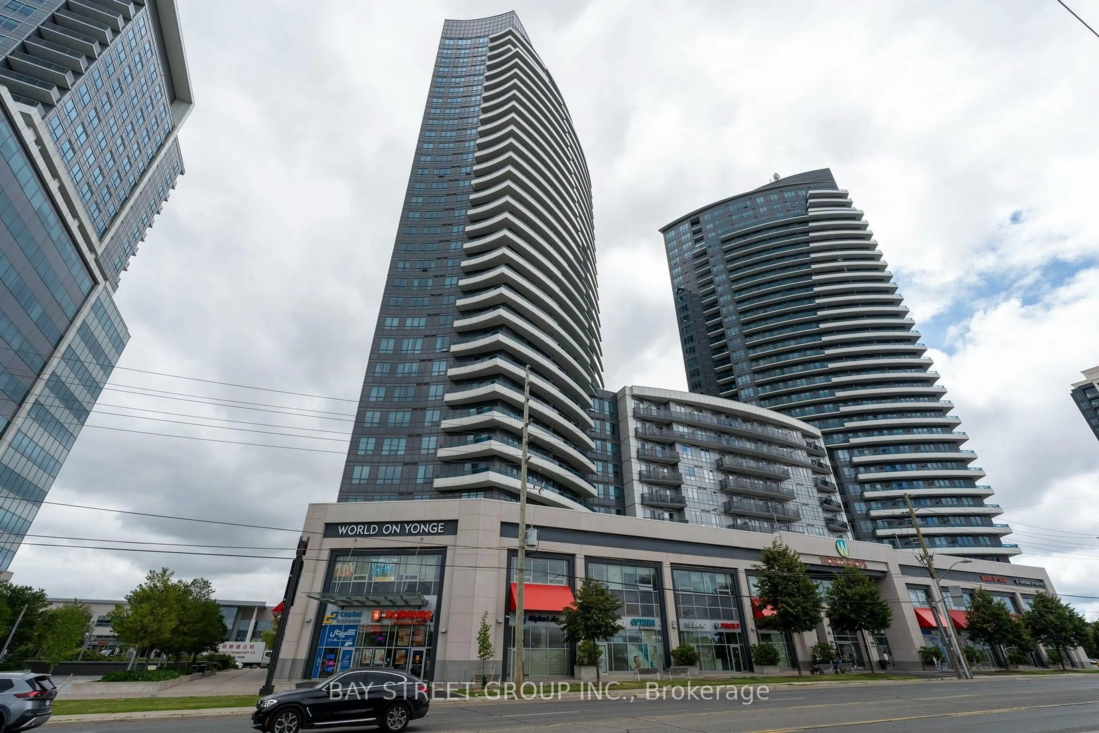 Indoor foyer for 7171 Yonge St #1905, Markham Ontario L3T 0C5
