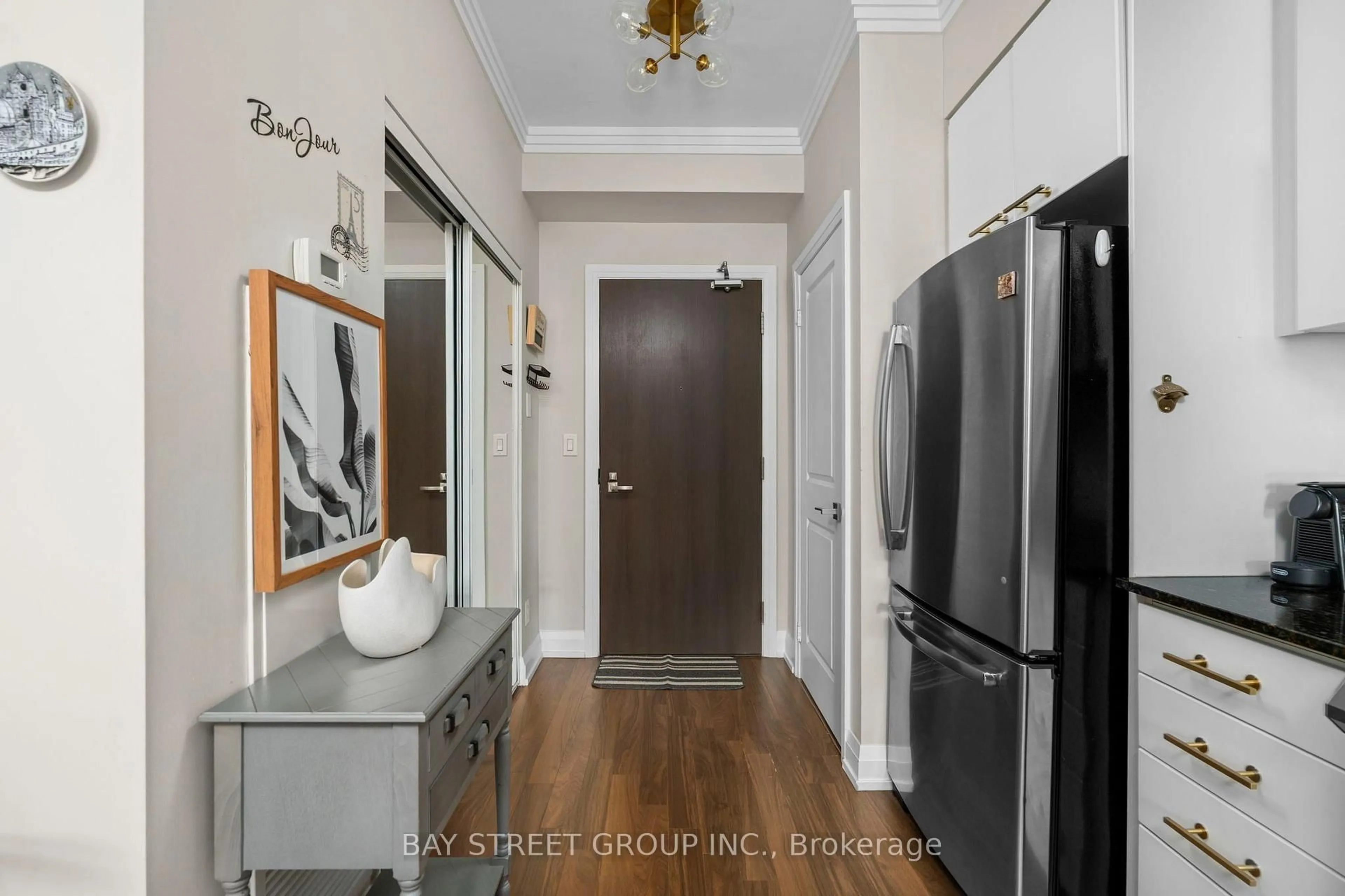 Indoor entryway for 7171 Yonge St #1905, Markham Ontario L3T 0C5