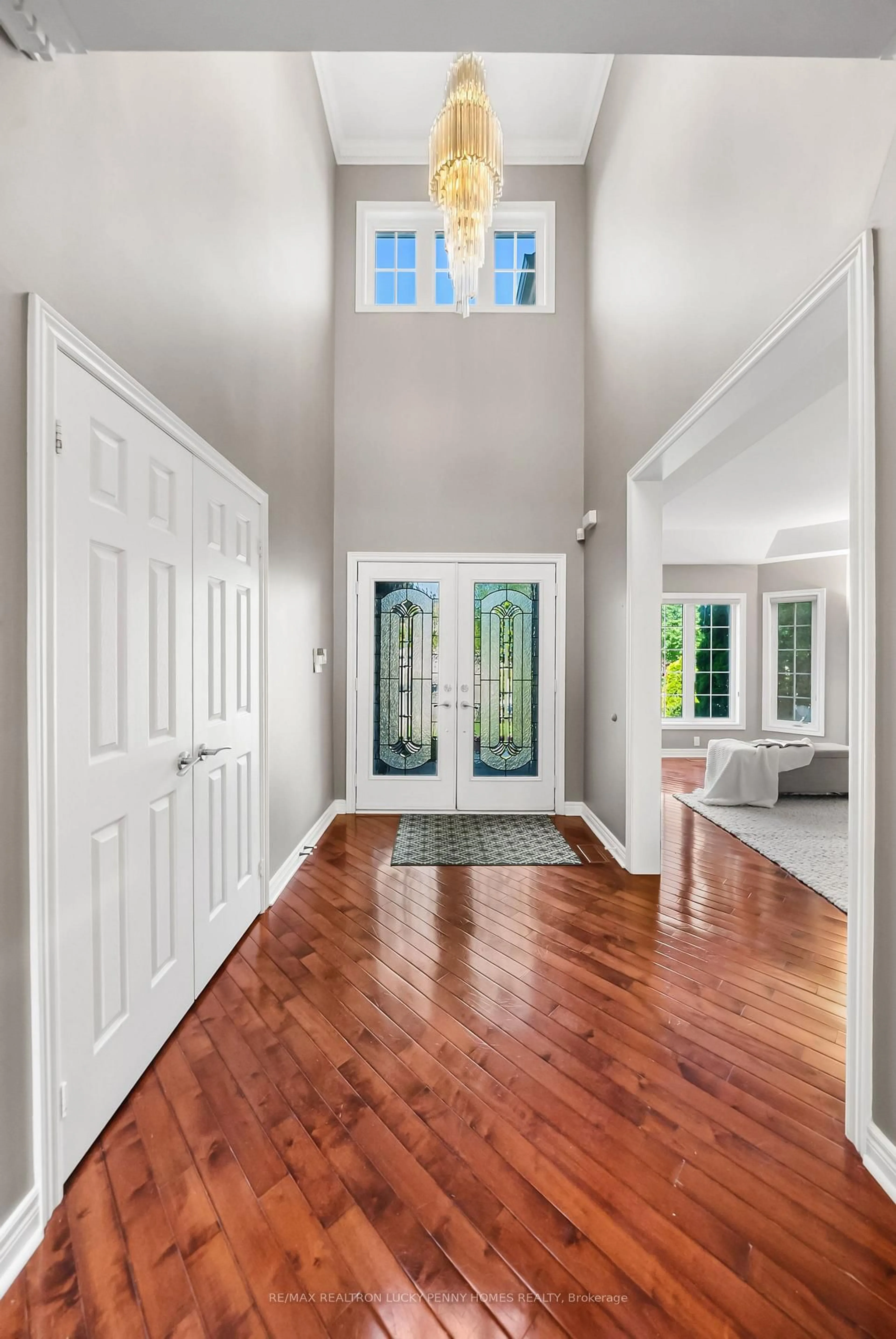 Indoor entryway for 19 Mumberson Crt, Markham Ontario L6C 1Y4