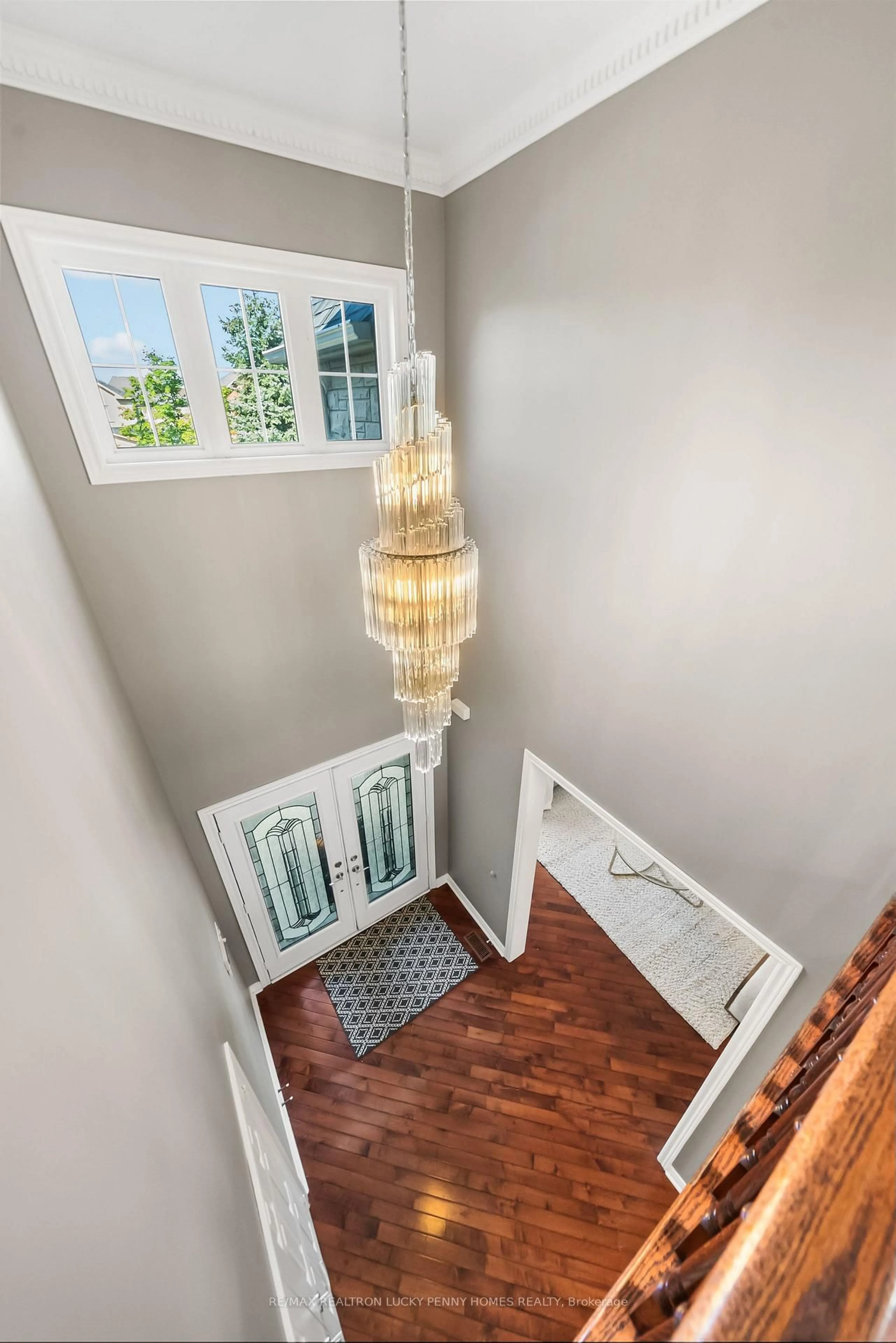 Indoor entryway for 19 Mumberson Crt, Markham Ontario L6C 1Y4