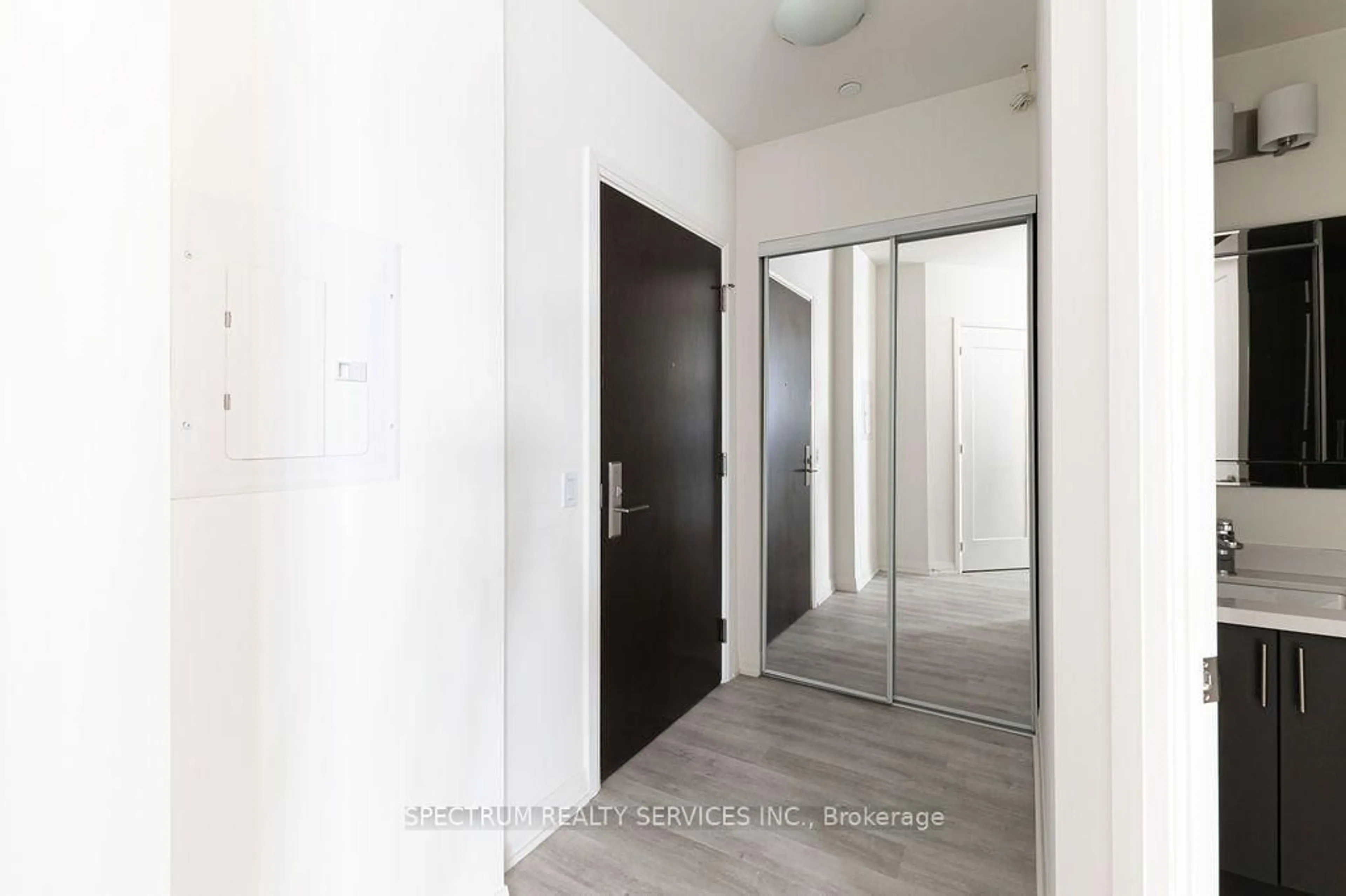 Indoor foyer for 9000 Jane St #2311, Vaughan Ontario L4K 0M6