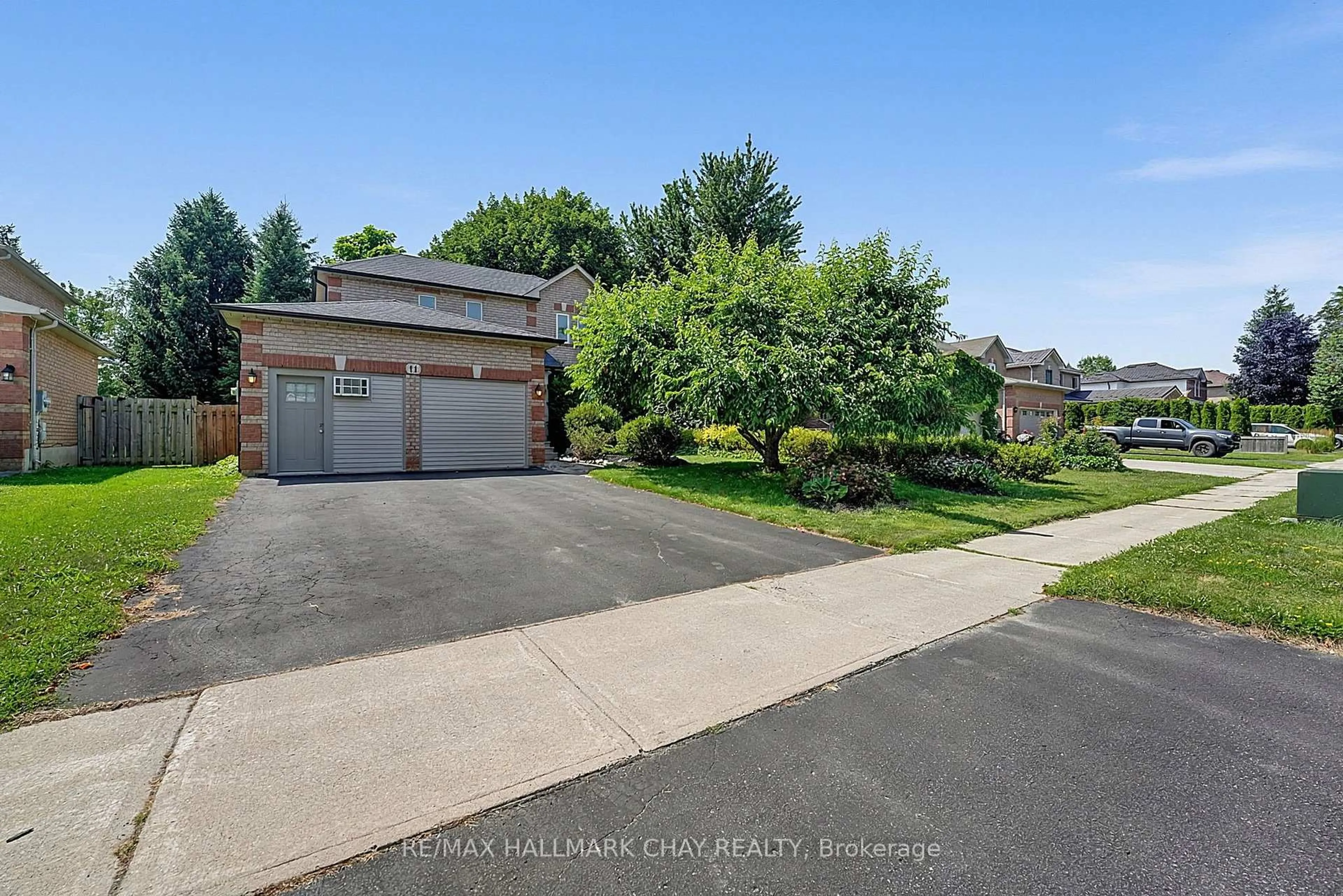 A pic from outside/outdoor area/front of a property/back of a property/a pic from drone, unknown for 11 Dugdale Ave, New Tecumseth Ontario L0G 1A0