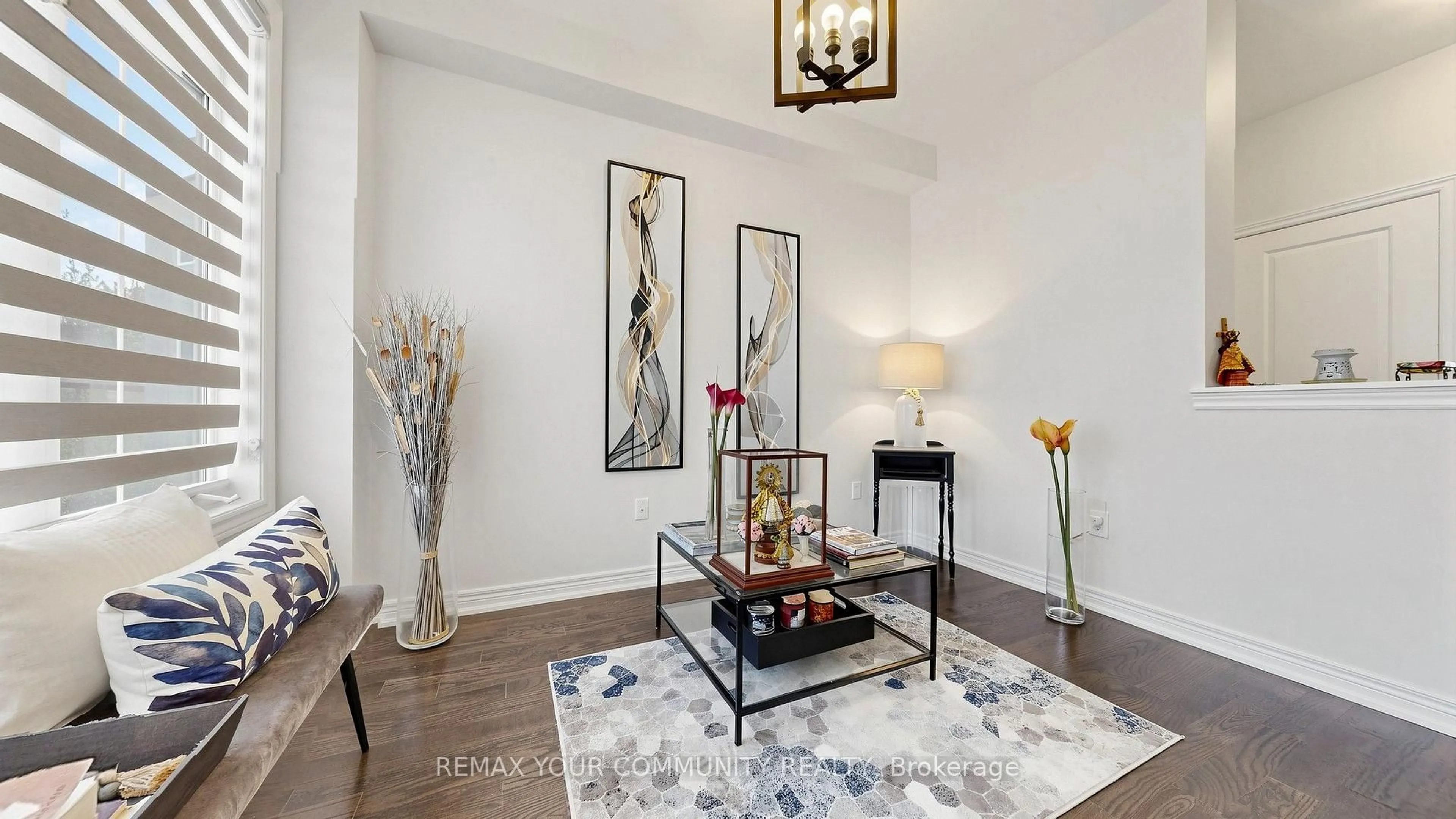 Indoor entryway for 3 Frederick Pearson St, East Gwillimbury Ontario L9N 0R9