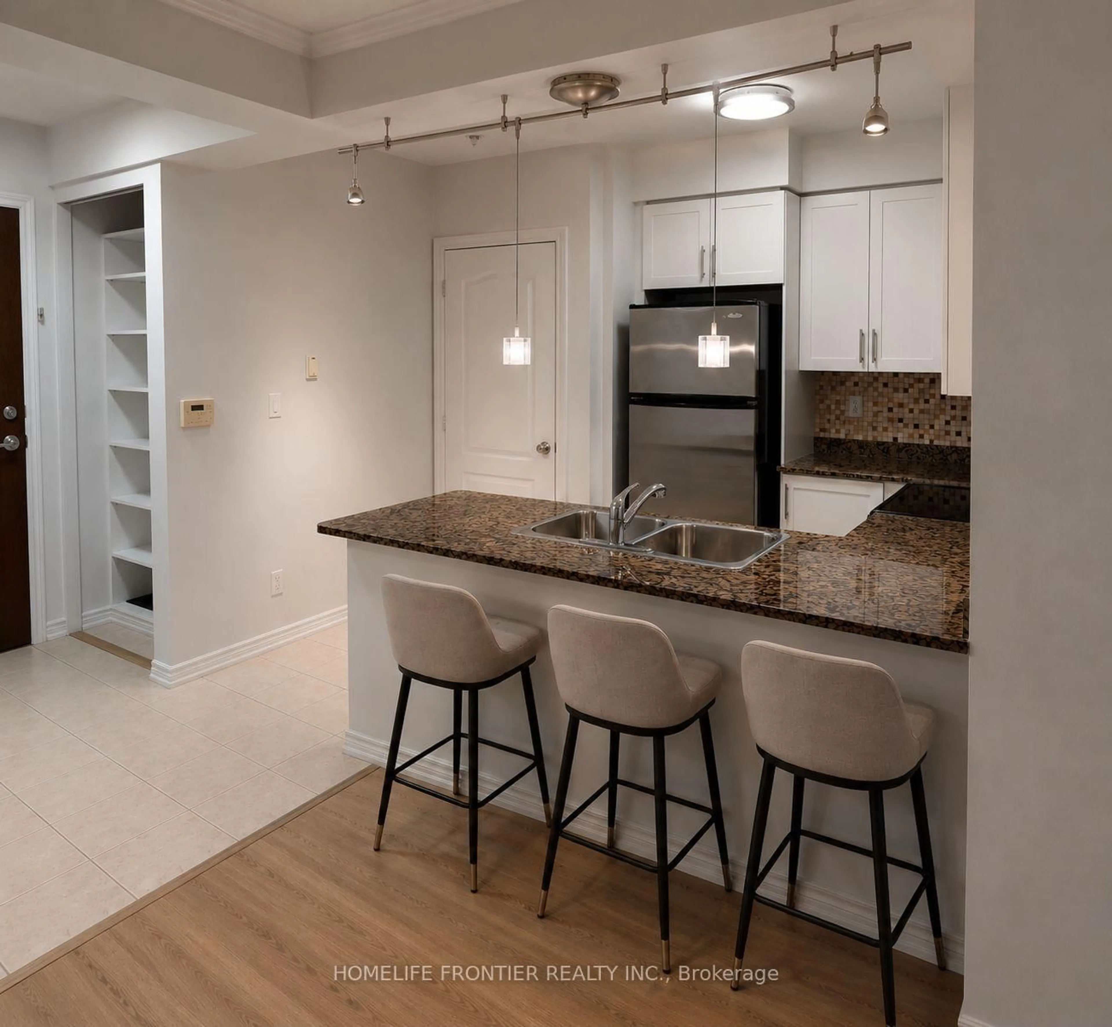 Open concept kitchen, unknown for 100 Promenade Circ #1111, Vaughan Ontario L4J 7W7