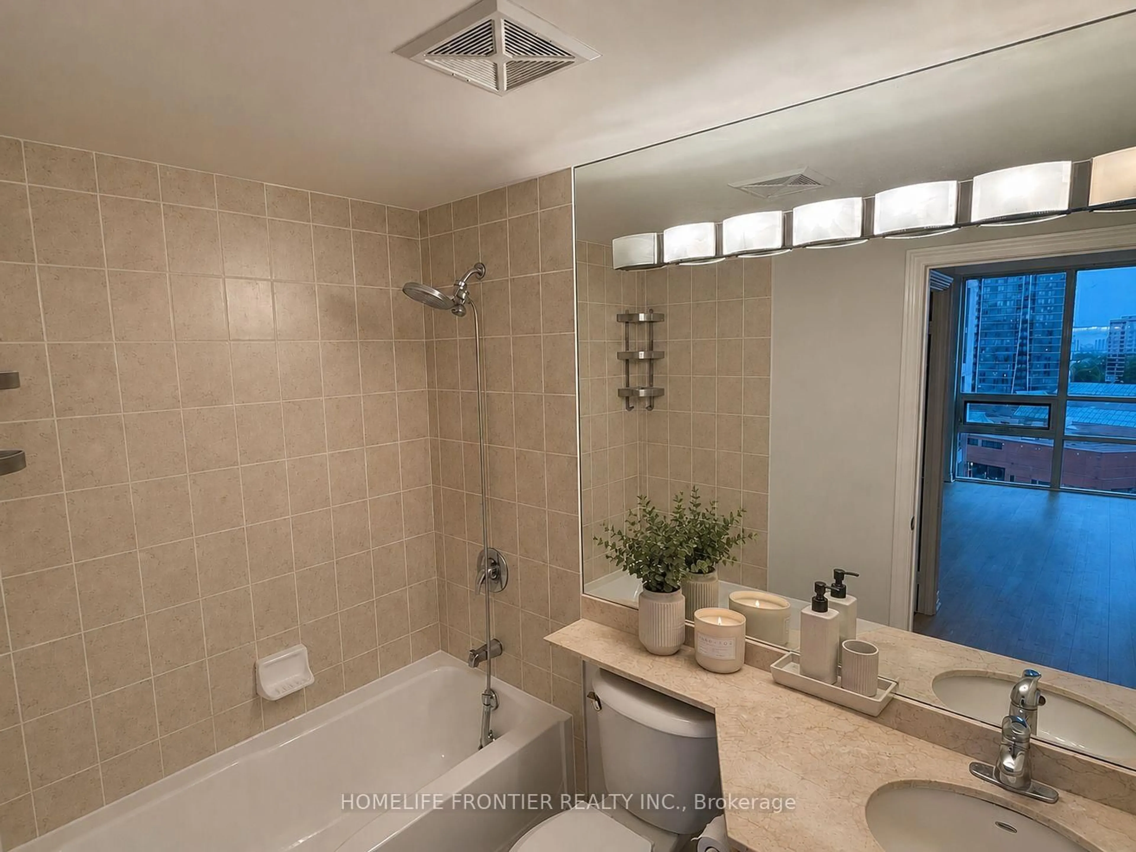 Standard bathroom, ceramic/tile floor for 100 Promenade Circ #1111, Vaughan Ontario L4J 7W7