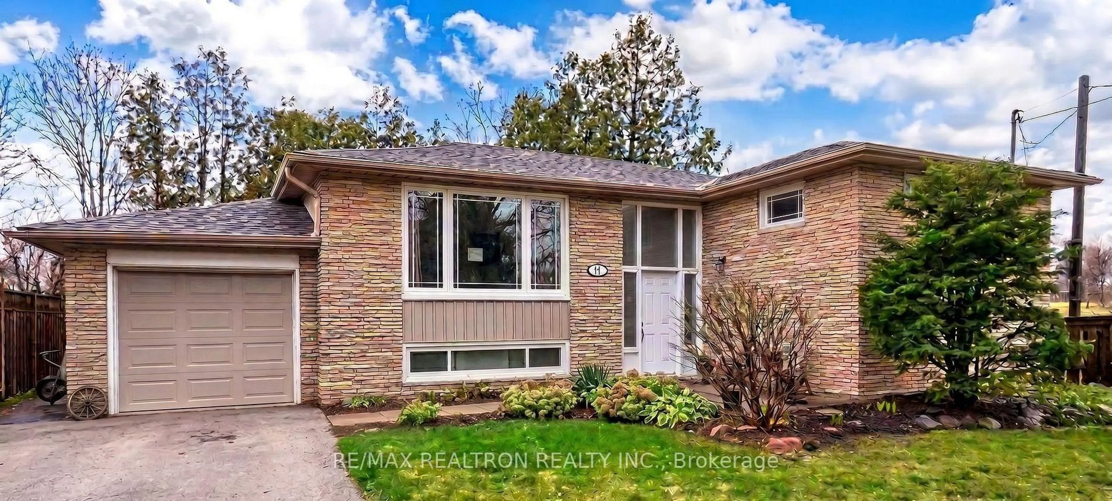 Home with brick exterior material, street for 447 Loretta Cres, Whitchurch-Stouffville Ontario L4A 7G4