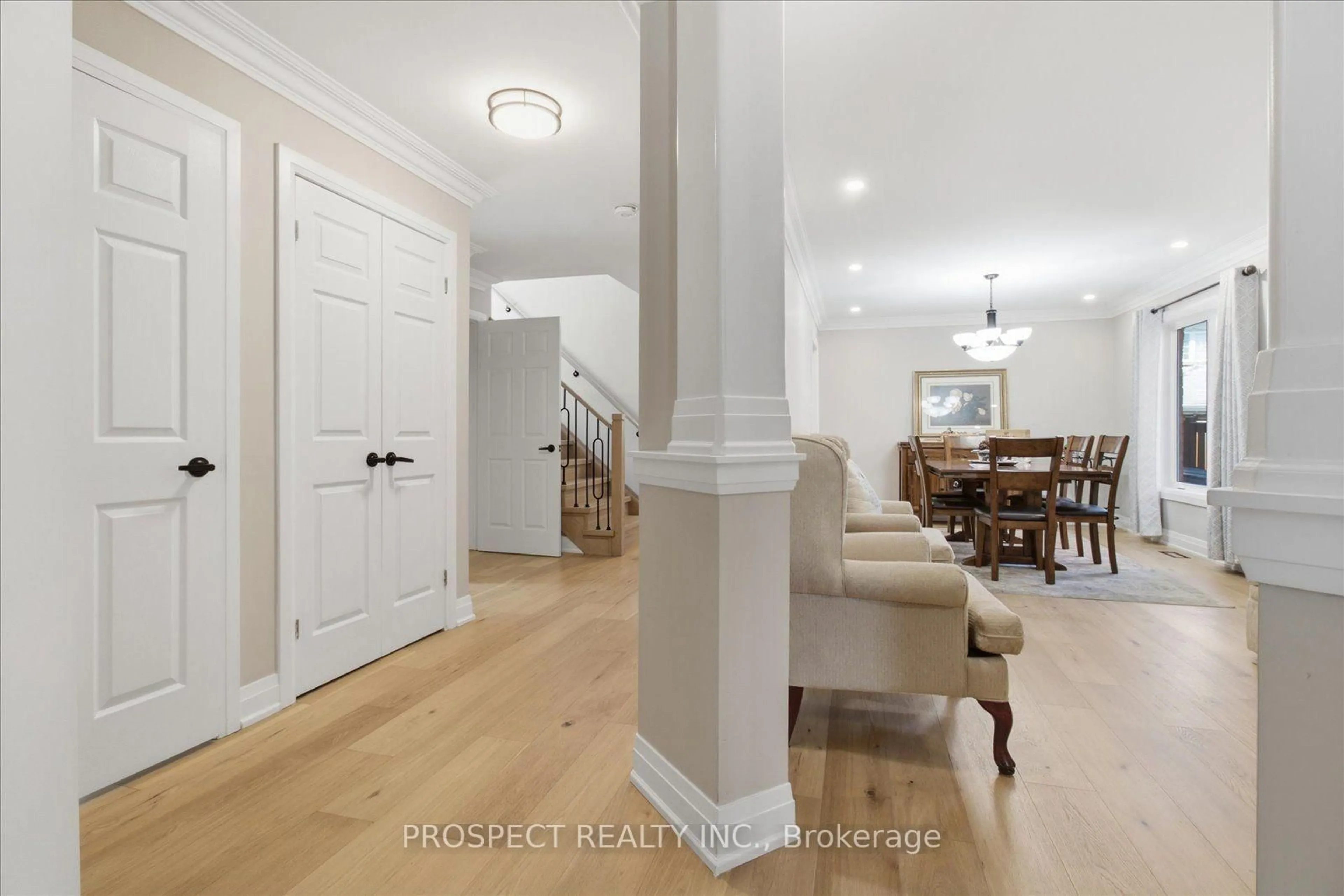 Indoor entryway for 348 Vellore Ave, Vaughan Ontario L4H 2Z1