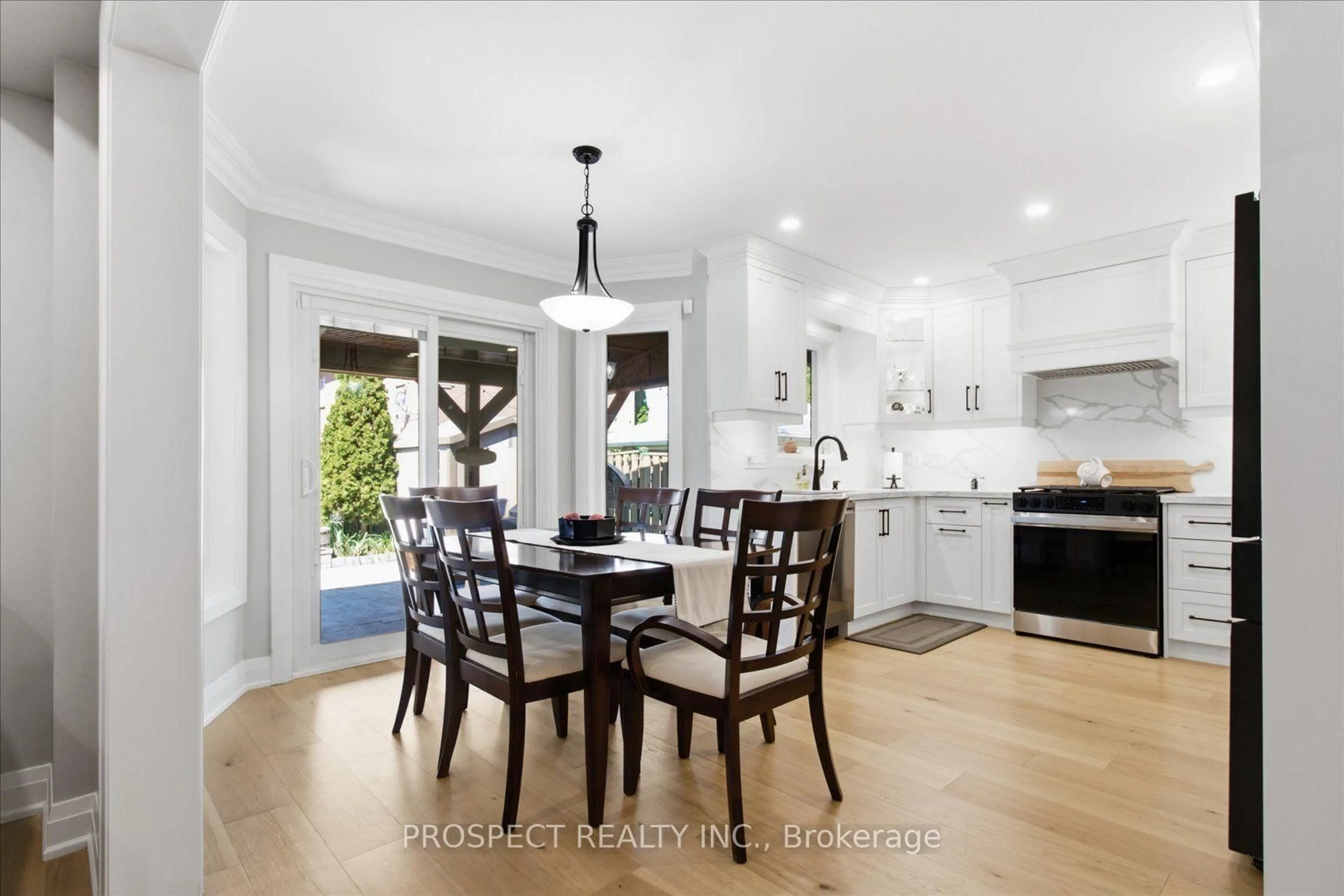 Open concept kitchen, unknown for 348 Vellore Ave, Vaughan Ontario L4H 2Z1