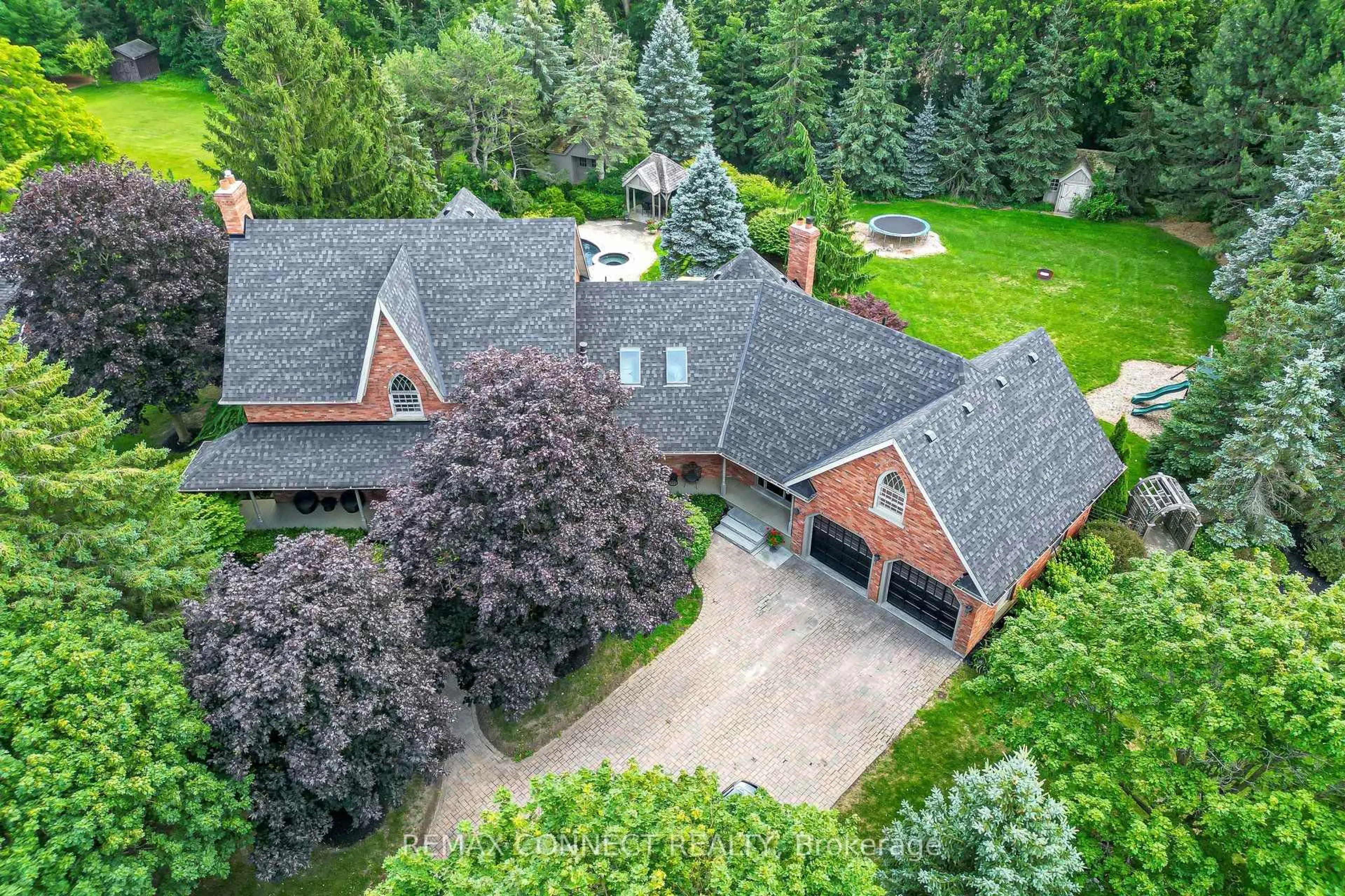 A pic from outside/outdoor area/front of a property/back of a property/a pic from drone, unknown for 255 Loretta Cres, Whitchurch-Stouffville Ontario L4A 1H4