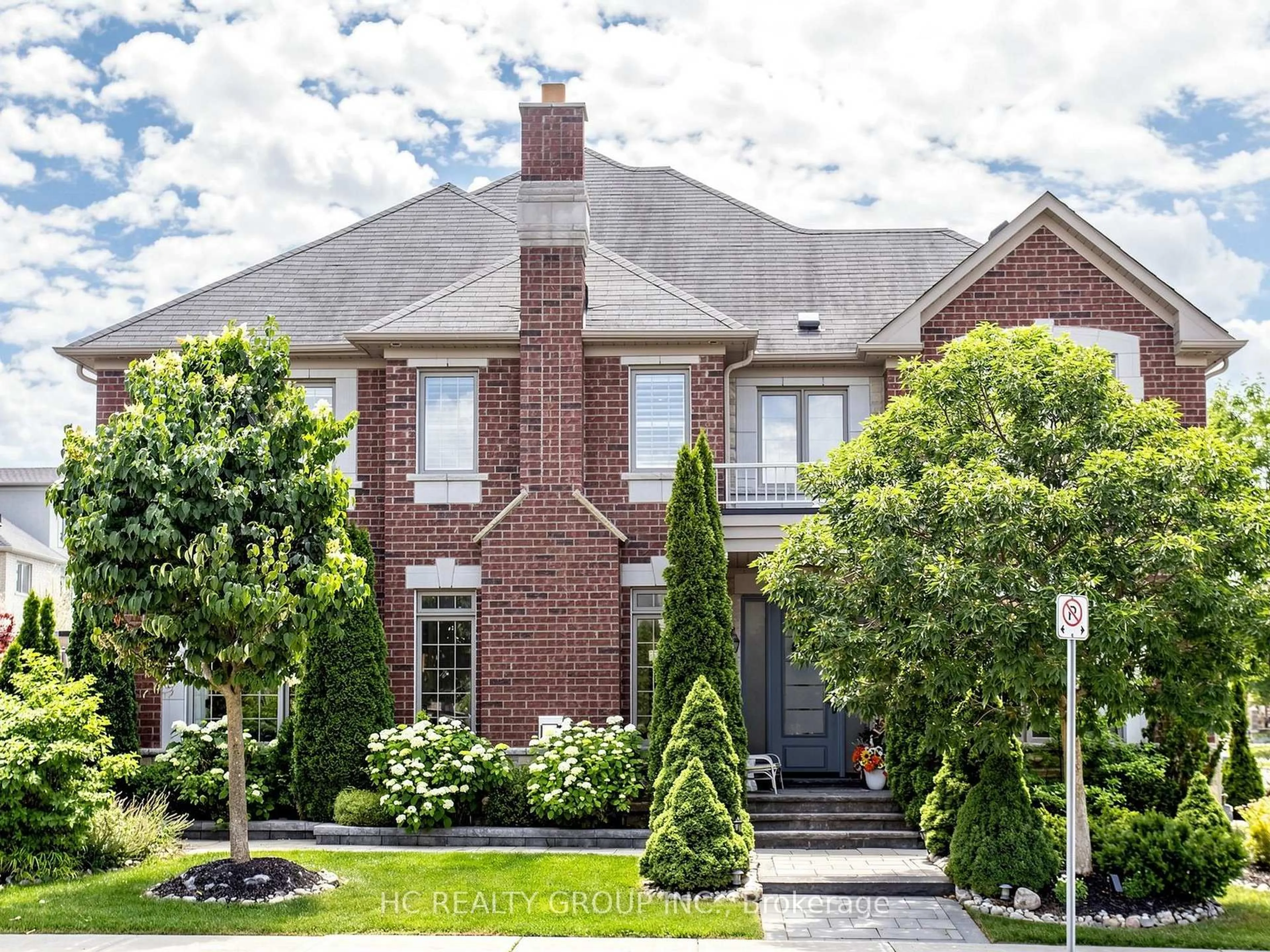 Home with brick exterior material, street for 1116 Veterans Way, Newmarket Ontario L3X 0B2