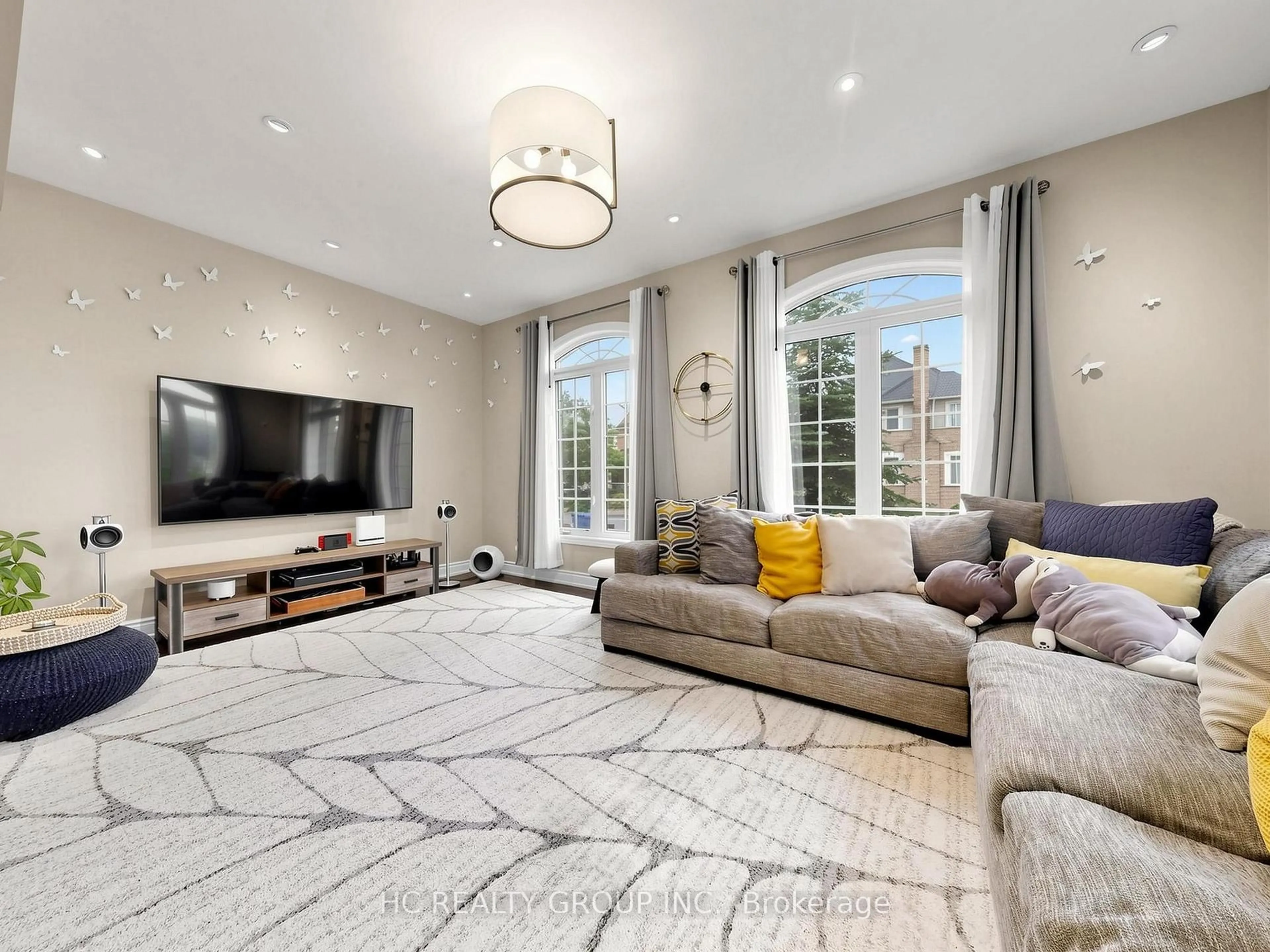 Living room with furniture, unknown for 1116 Veterans Way, Newmarket Ontario L3X 0B2