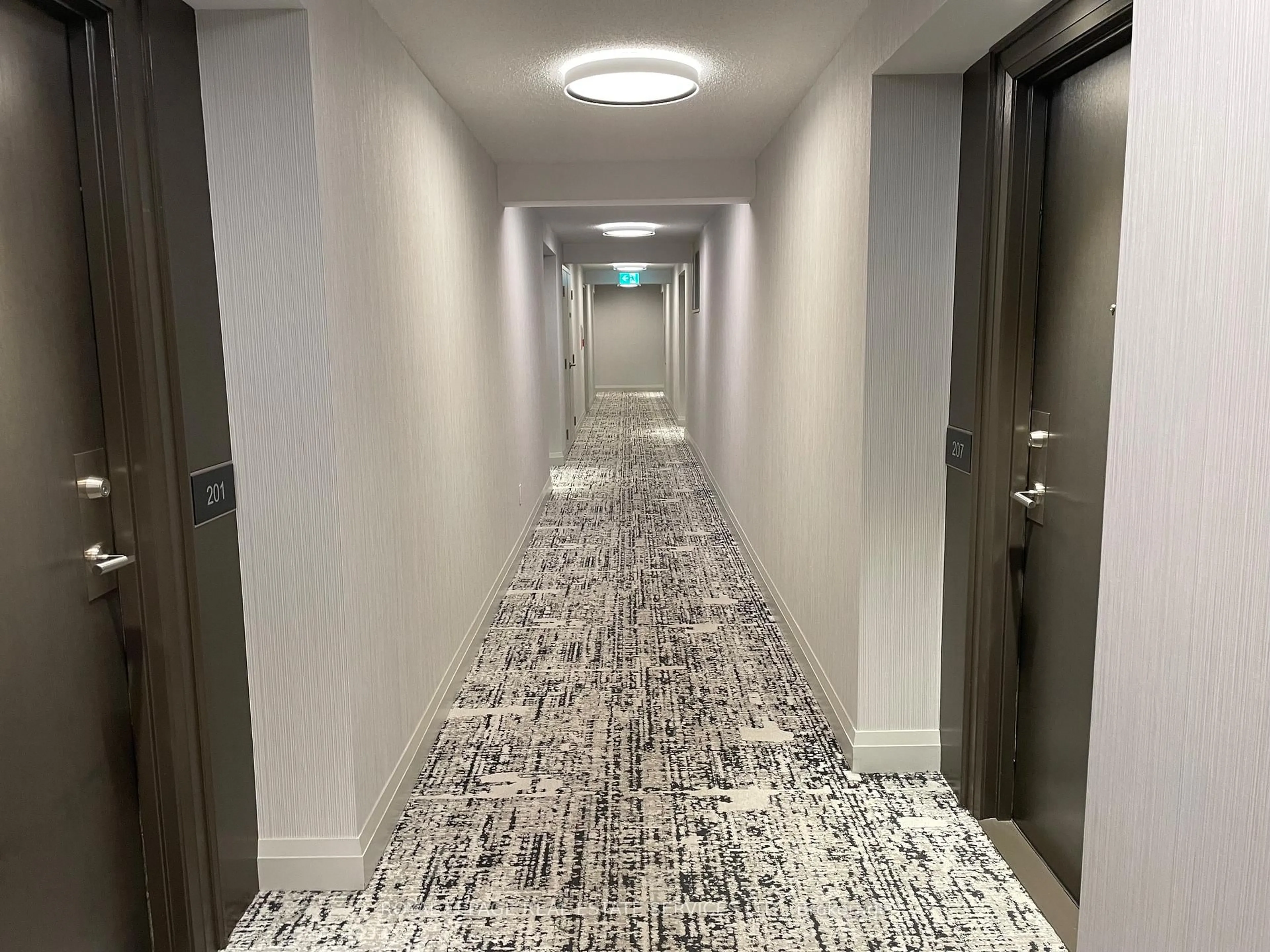 Indoor foyer for 29 Northern Heights Dr #203, Richmond Hill Ontario L4B 4L8