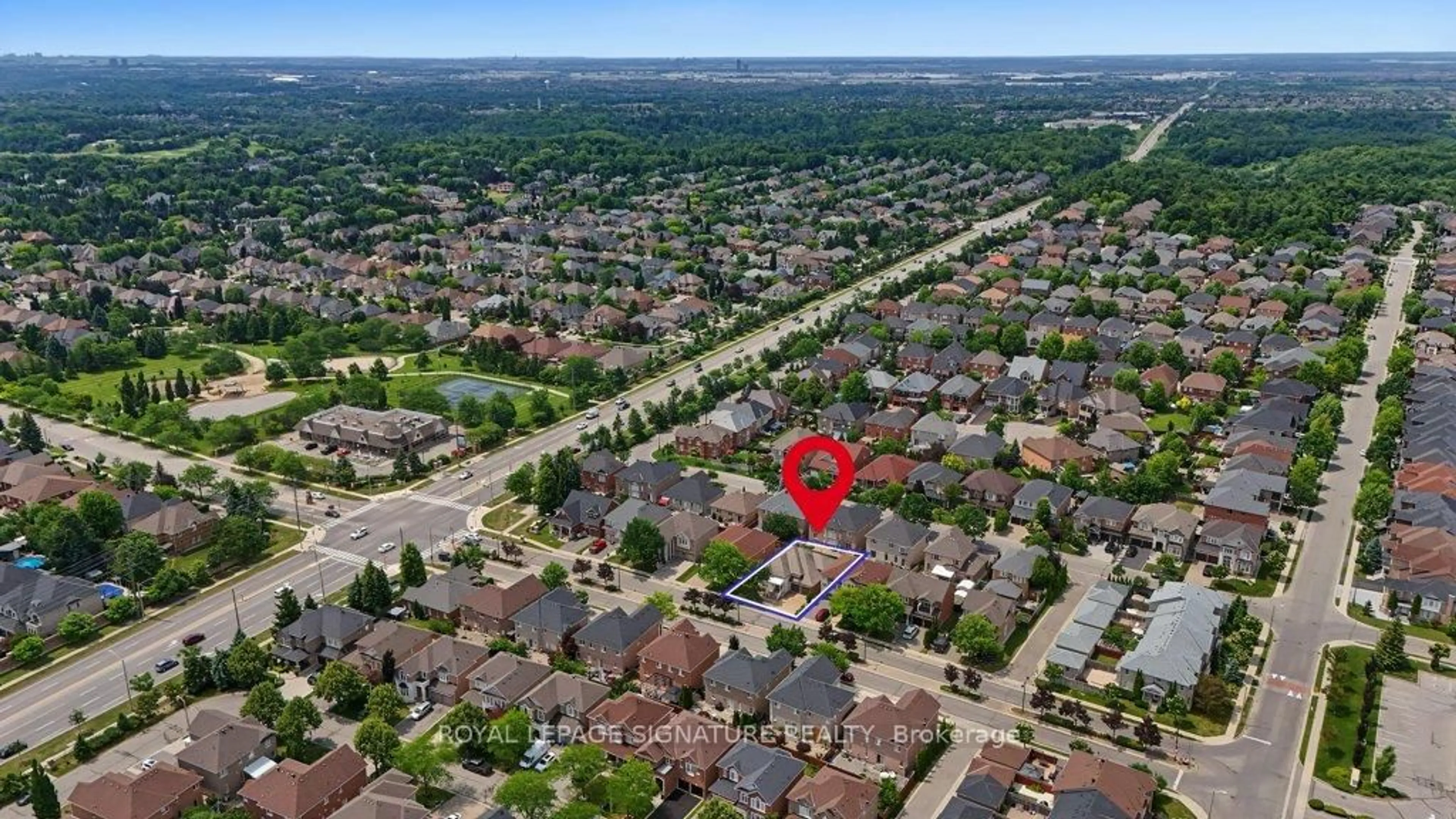 A pic from outside/outdoor area/front of a property/back of a property/a pic from drone, street for 26 Saint Clare Blvd, Vaughan Ontario L4H 2A2