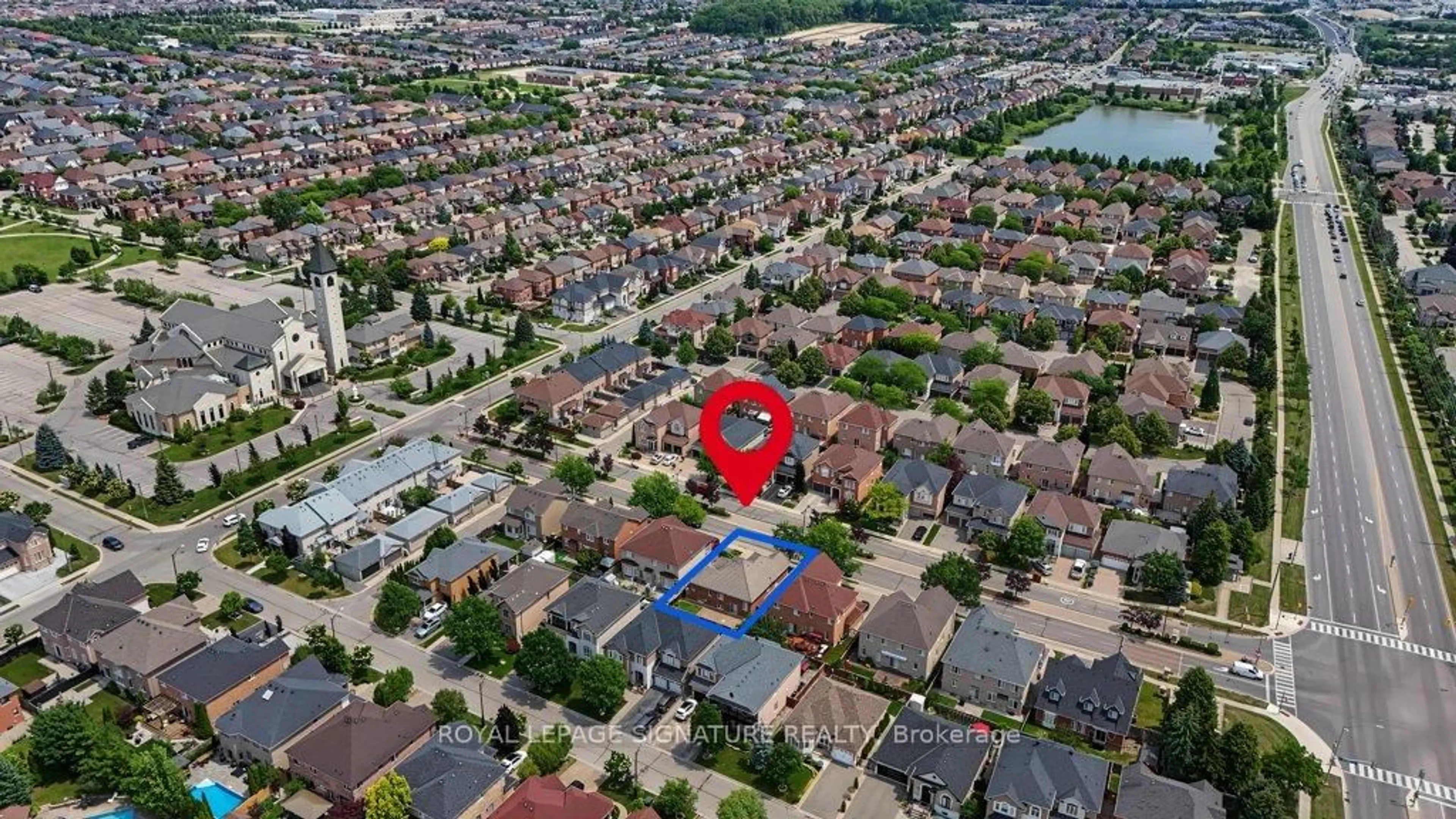 A pic from outside/outdoor area/front of a property/back of a property/a pic from drone, street for 26 Saint Clare Blvd, Vaughan Ontario L4H 2A2