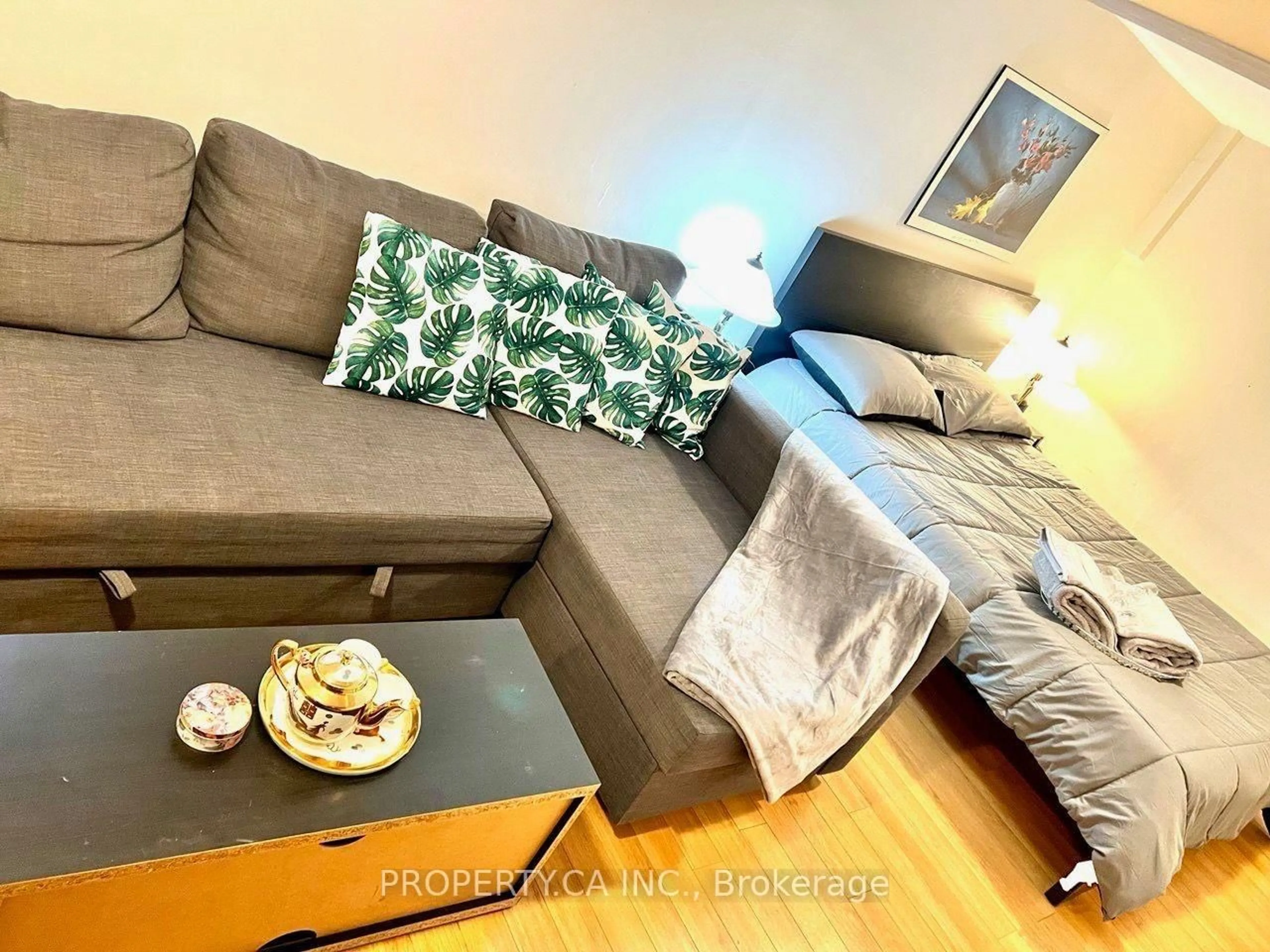 Living room with furniture, unknown for 80 Peter Andrew Cres, Vaughan Ontario L4J 2V5
