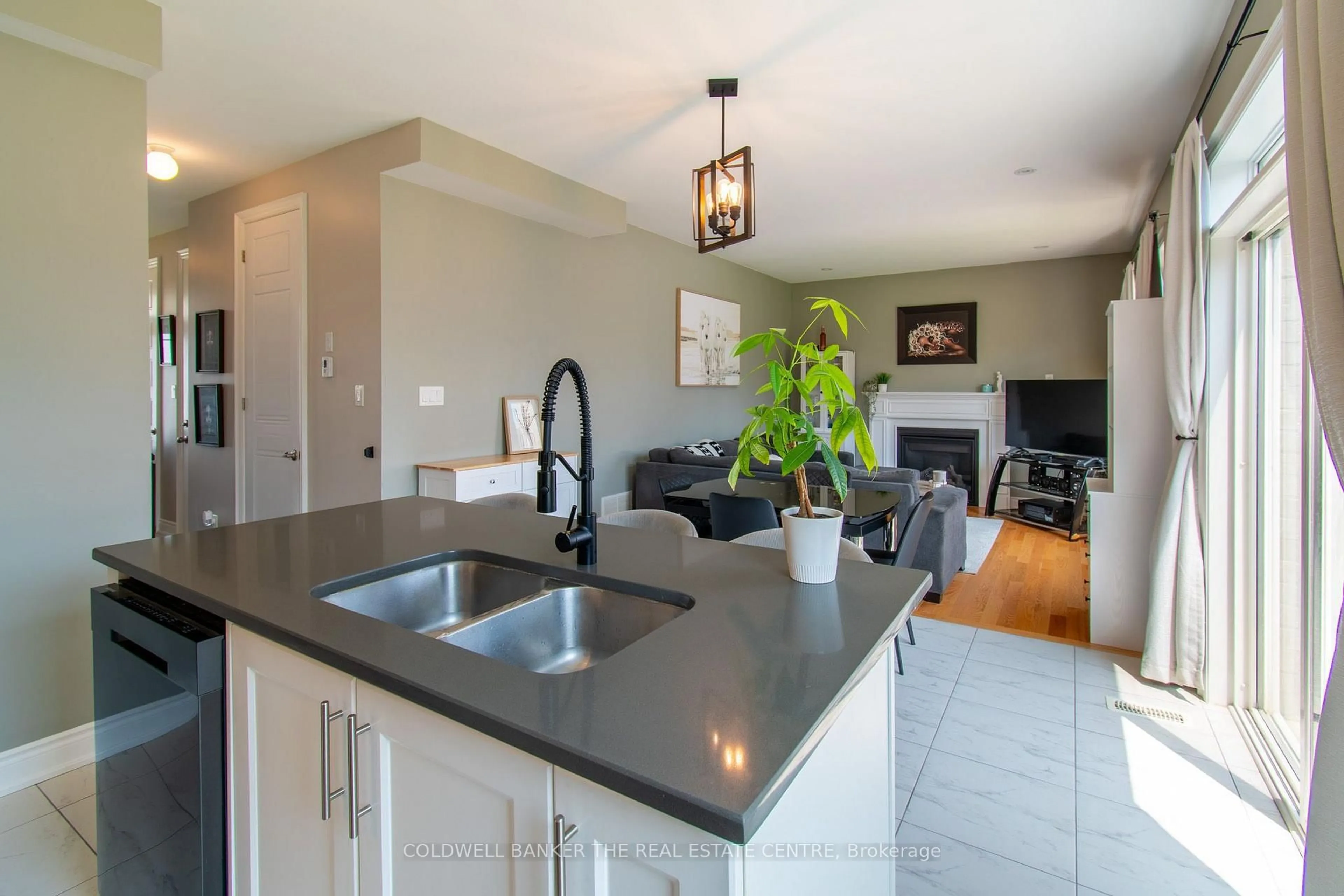Open concept kitchen, ceramic/tile floor for 780 Green St, Innisfil Ontario L0L 1W0