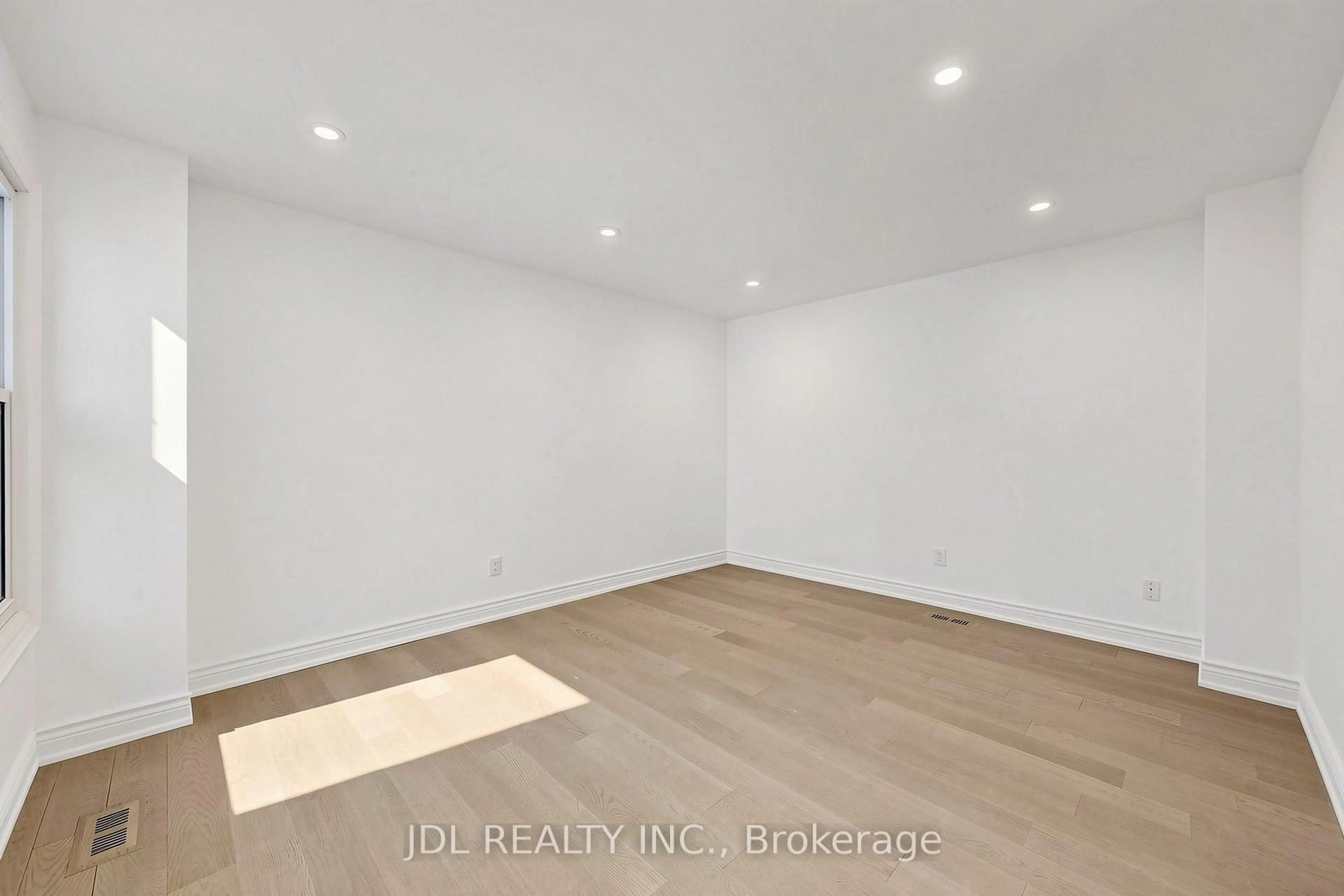 A pic of a room for 129 Appleby Cres, Markham Ontario L3R 4L1